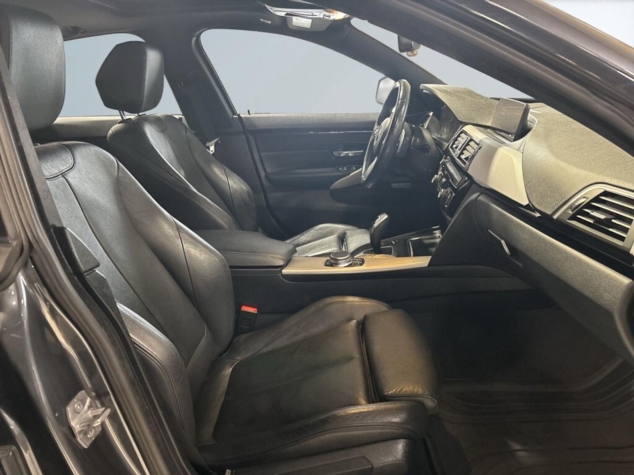 2019 BMW 440i xDrive xDrive M Sport Pkg / NAV / Sunroof / Leather / Bac Photo