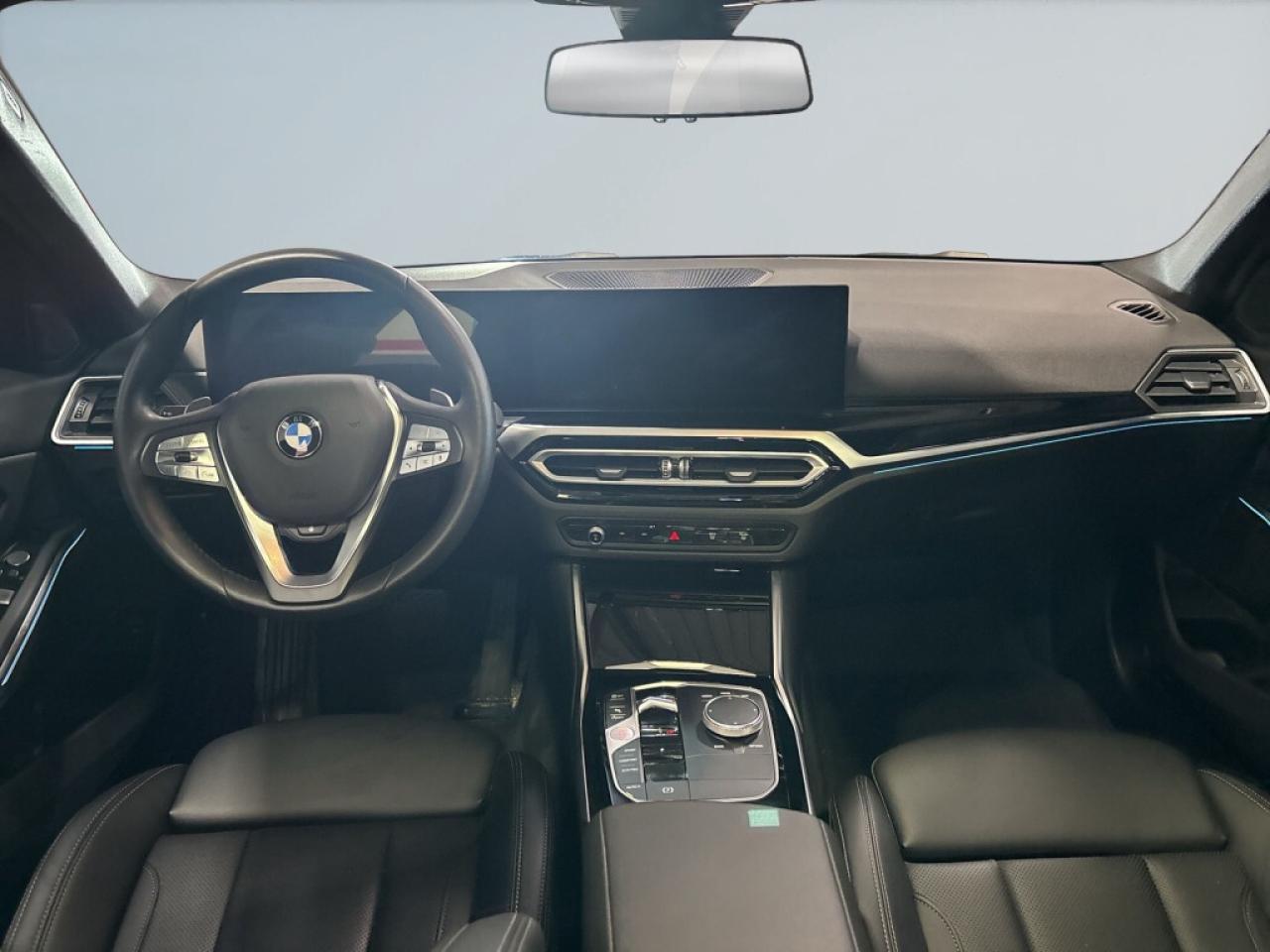 2024 BMW 330i i xDrive /Clean Carfax/One previses owner/Extra Cl Photo