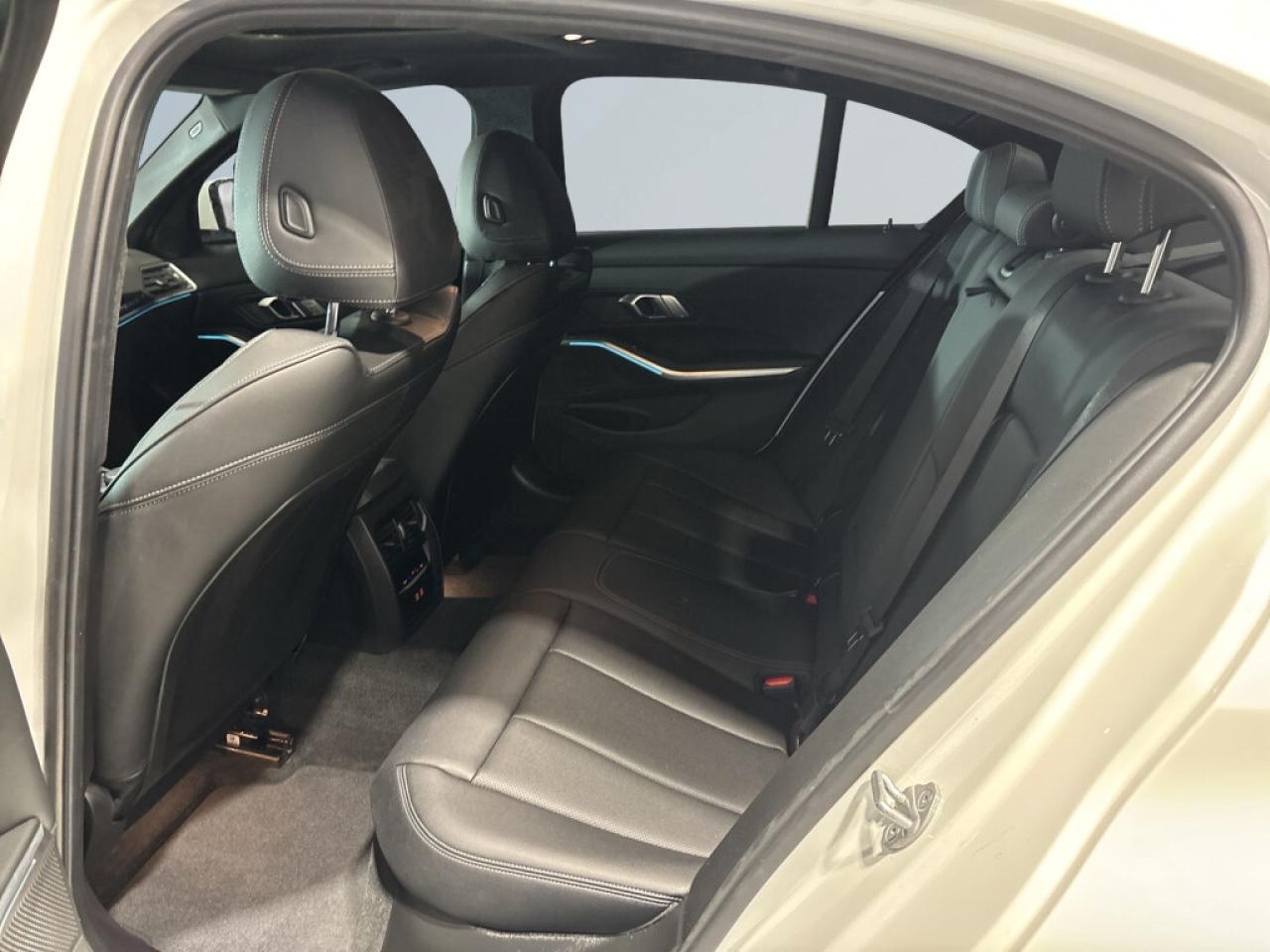 2024 BMW 330i i xDrive /Clean Carfax/One previses owner/Extra Cl Photo