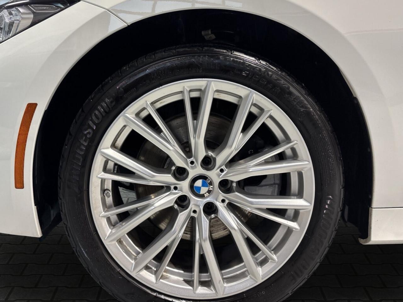 2024 BMW 330i i xDrive /Clean Carfax/One previses owner/Extra Cl Photo