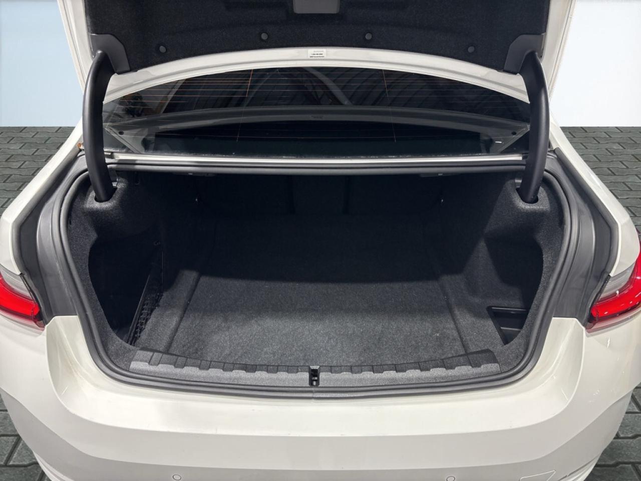 2024 BMW 330i i xDrive /Clean Carfax/One previses owner/Extra Cl Photo