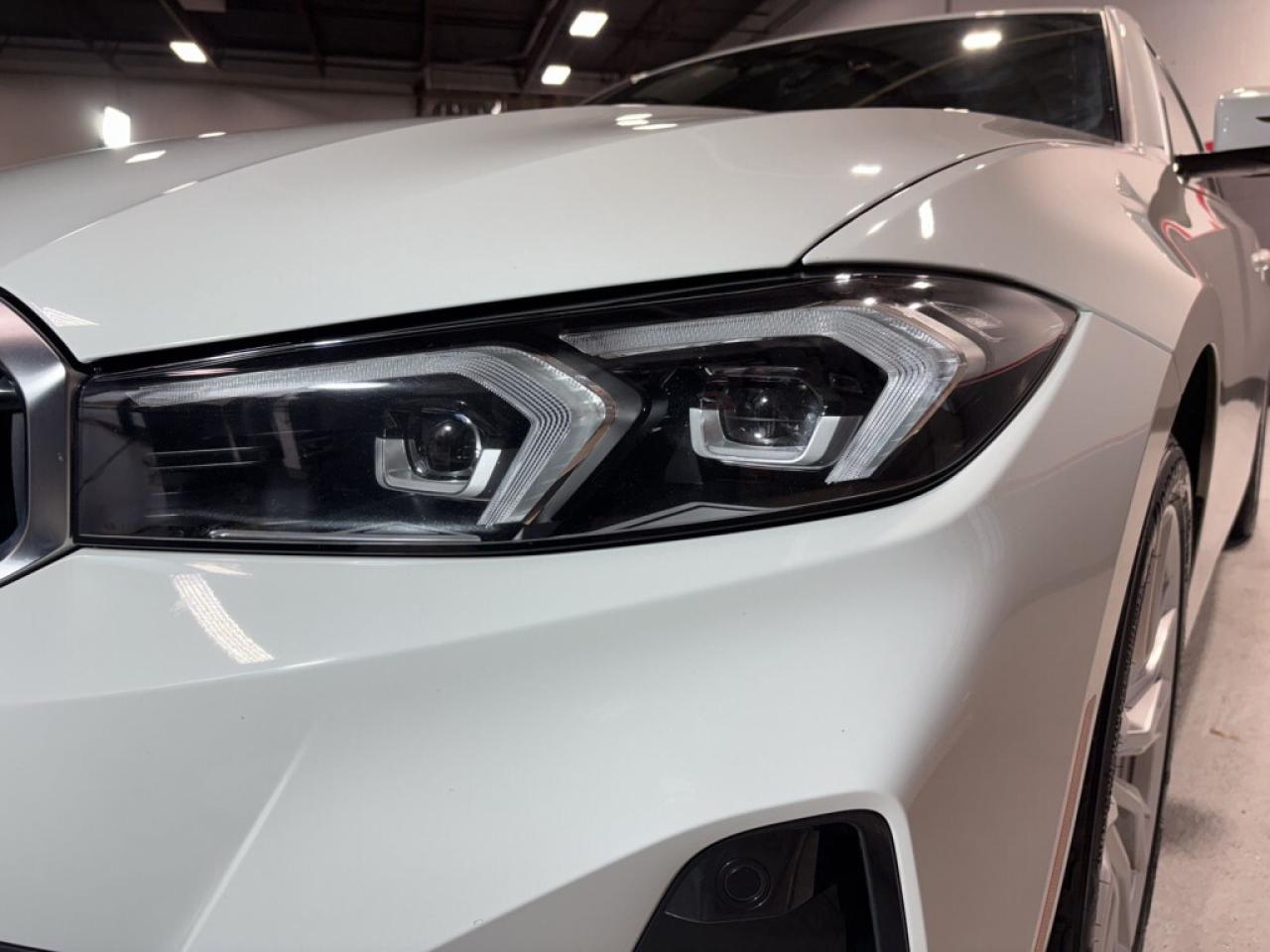 2024 BMW 330i i xDrive /Clean Carfax/One previses owner/Extra Cl Photo