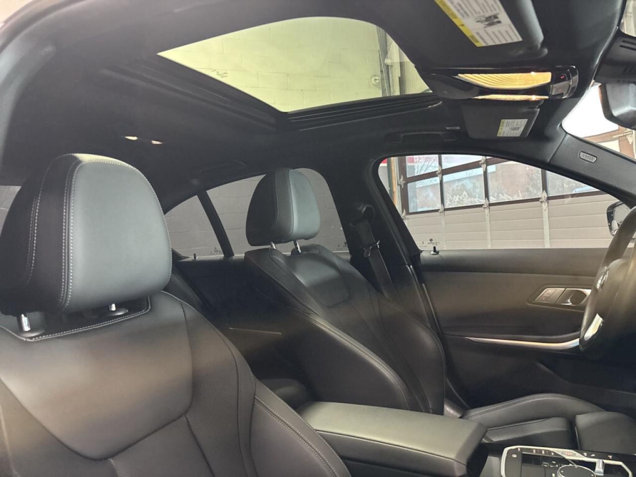 2024 BMW 330i i xDrive /Clean Carfax/One previses owner/Extra Cl Photo