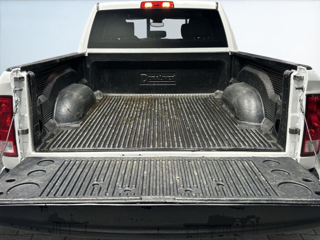 2023 RAM 1500 Classic SLT 4x4 /Express Appearance Pkg/Big Screen/NAVI/Ca Photo