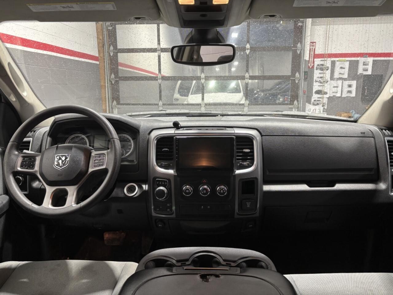 2023 RAM 1500 Classic SLT 4x4 /Express Appearance Pkg/Big Screen/NAVI/Ca Photo