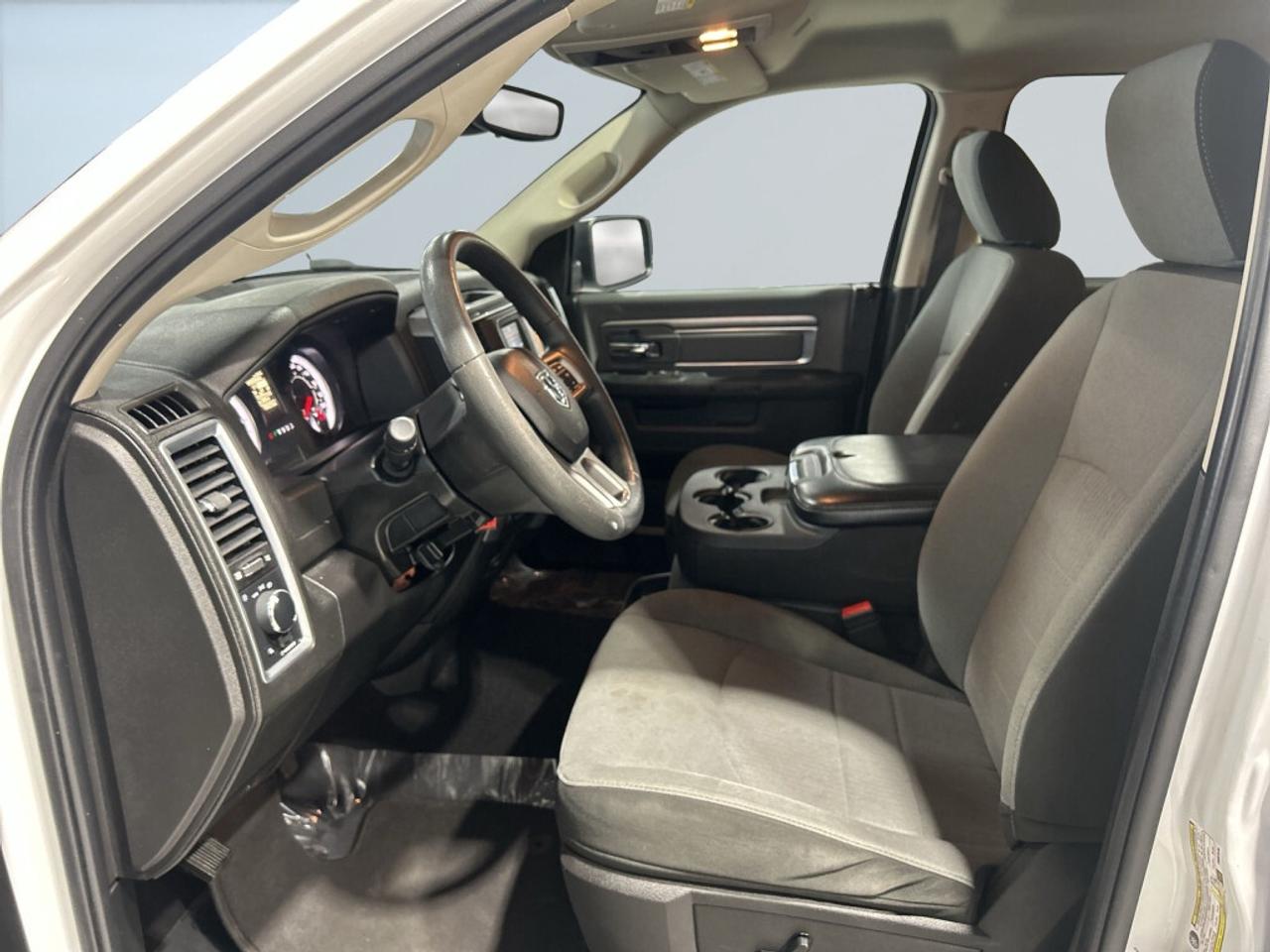 2023 RAM 1500 Classic SLT 4x4 /Express Appearance Pkg / Big Screen / NAV Photo