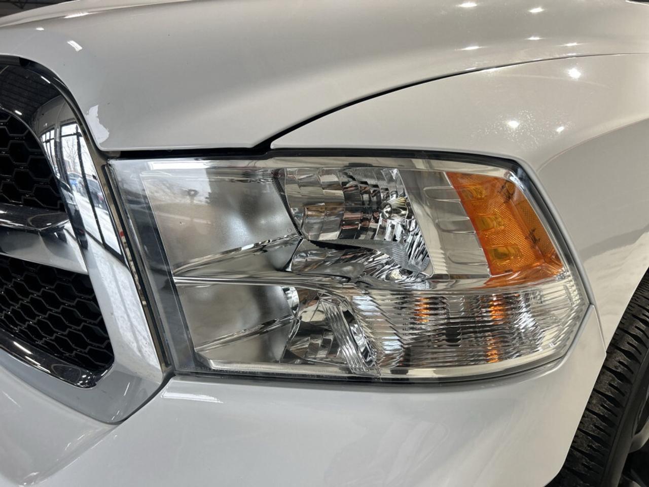 2023 RAM 1500 Classic SLT 4x4 /Express Appearance Pkg / Big Screen / NAV Photo