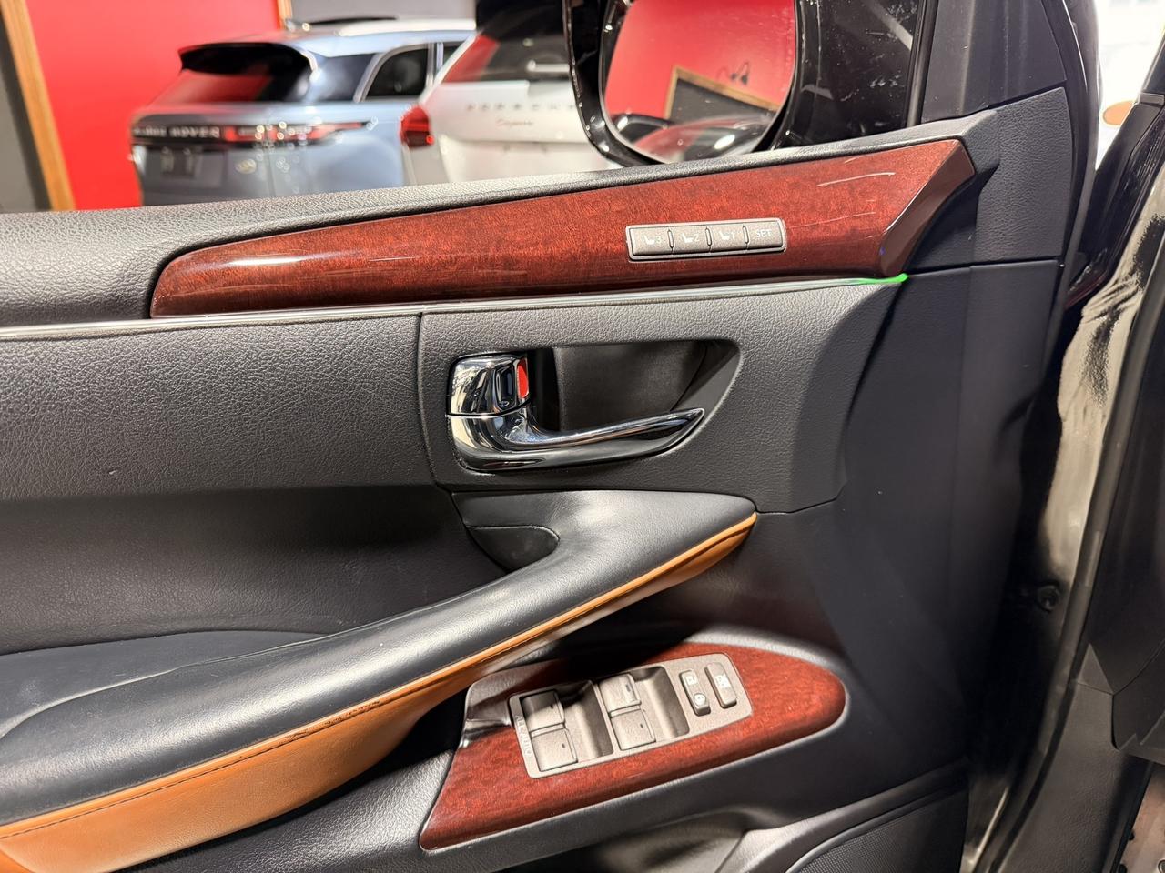 2013 Lexus LX 570 4WD 4dr Photo