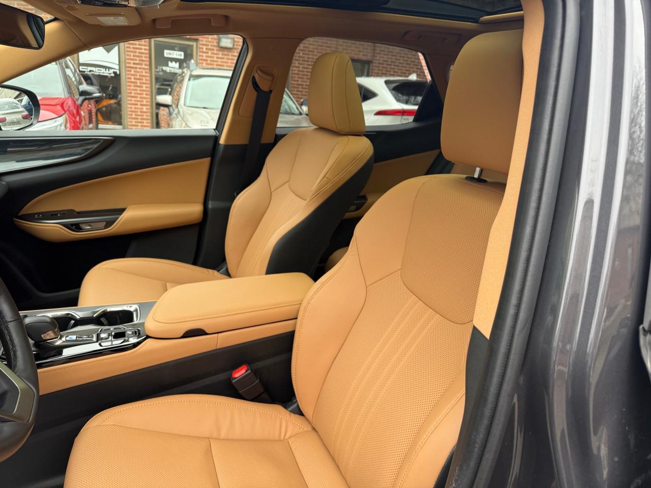 2025 Lexus NX NX 350h AWD, LUXURY PKG, PANO ROOF Photo