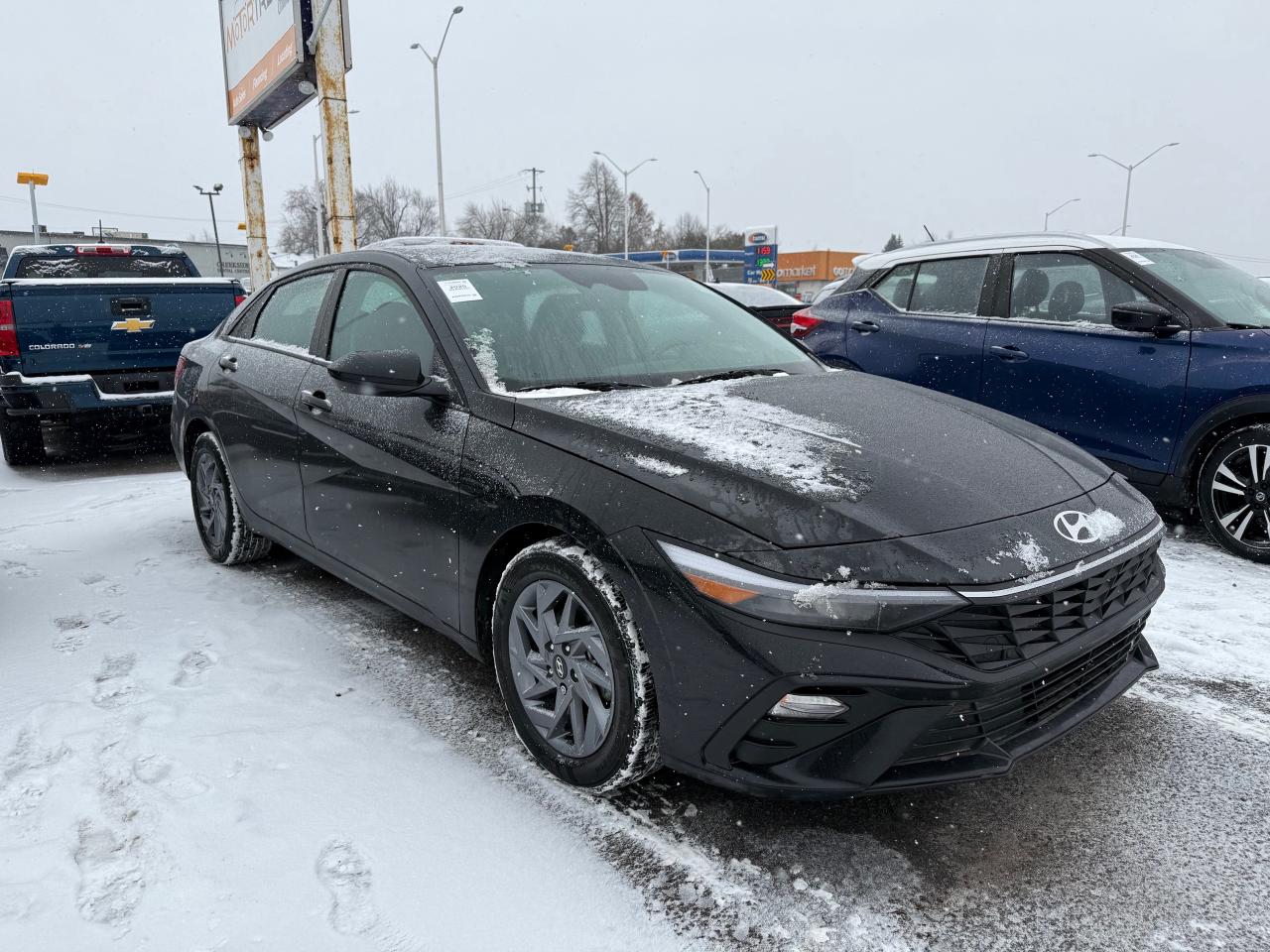 2025 Hyundai Elantra Preferred AutoStart! CarPlay! Heated Steering! Photo