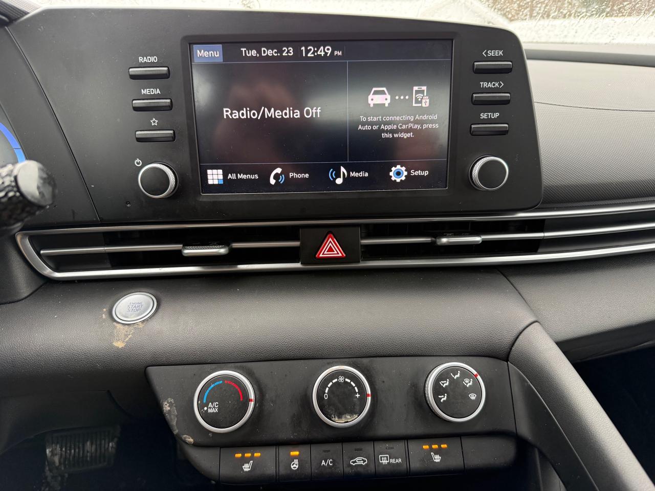 2025 Hyundai Elantra Preferred AutoStart! CarPlay! Heated Steering! Photo