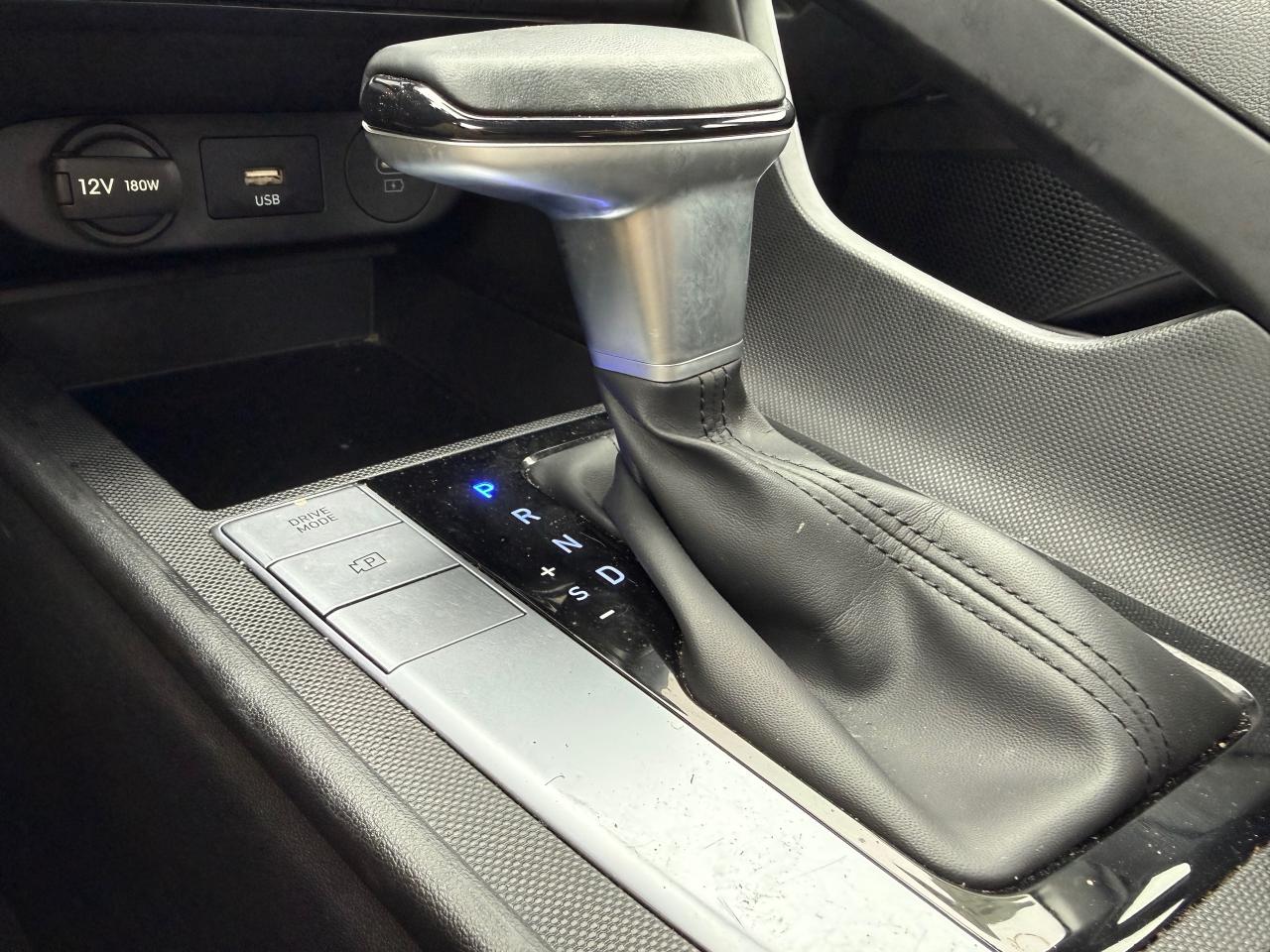 2025 Hyundai Elantra Preferred AutoStart! CarPlay! Heated Steering! Photo