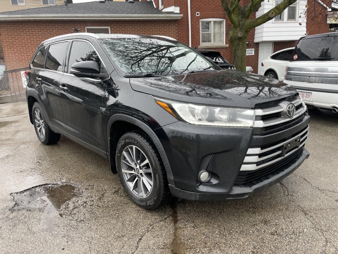 2019 Toyota Highlander XLE AWD *Nav/Sunroof Photo