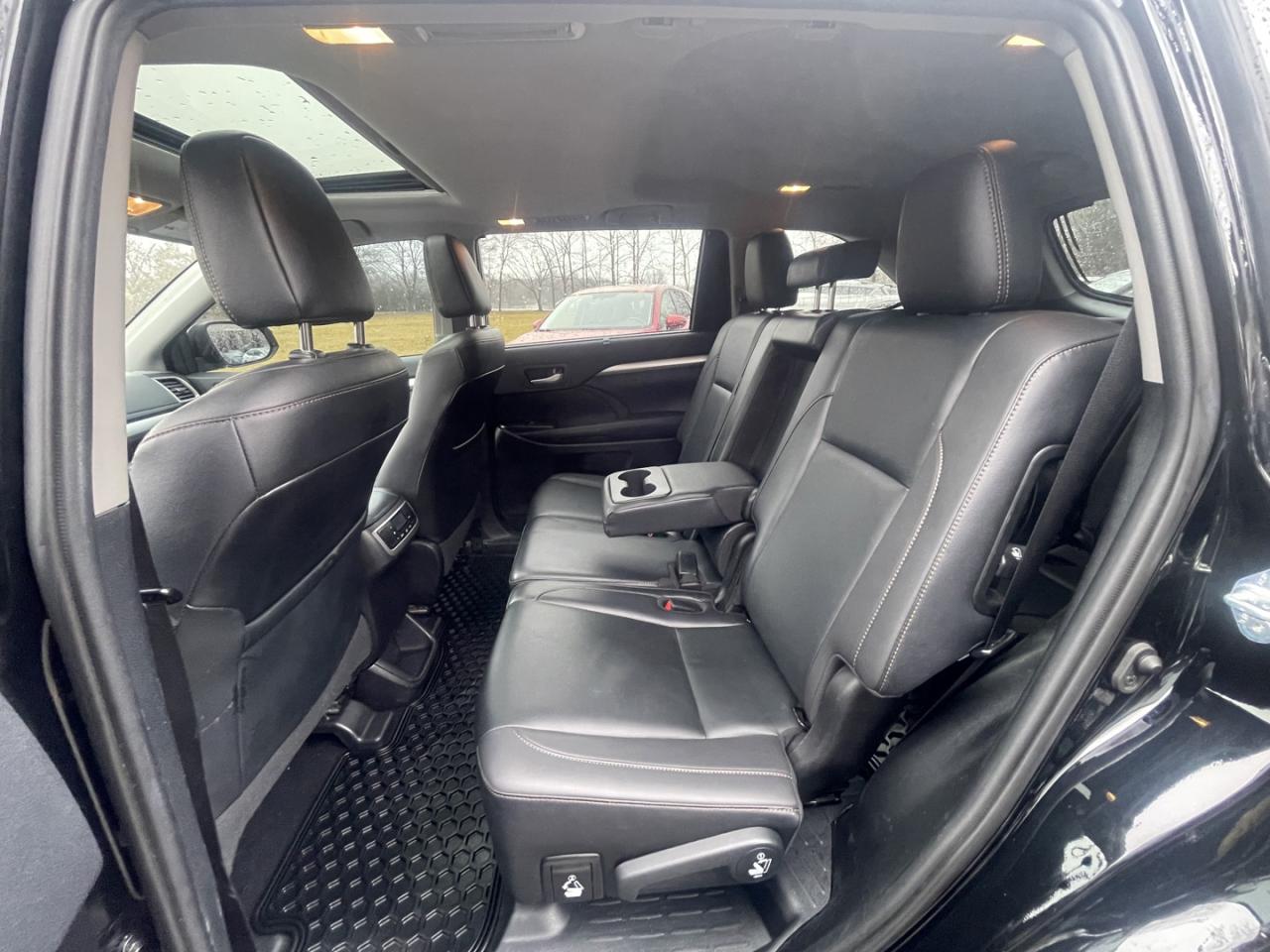 2019 Toyota Highlander XLE AWD *Nav/Sunroof Photo