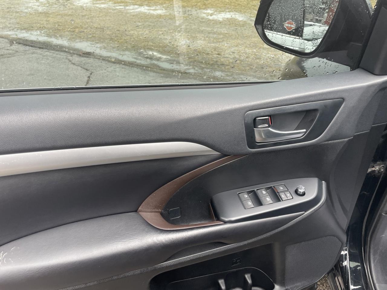 2019 Toyota Highlander XLE AWD *Nav/Sunroof Photo