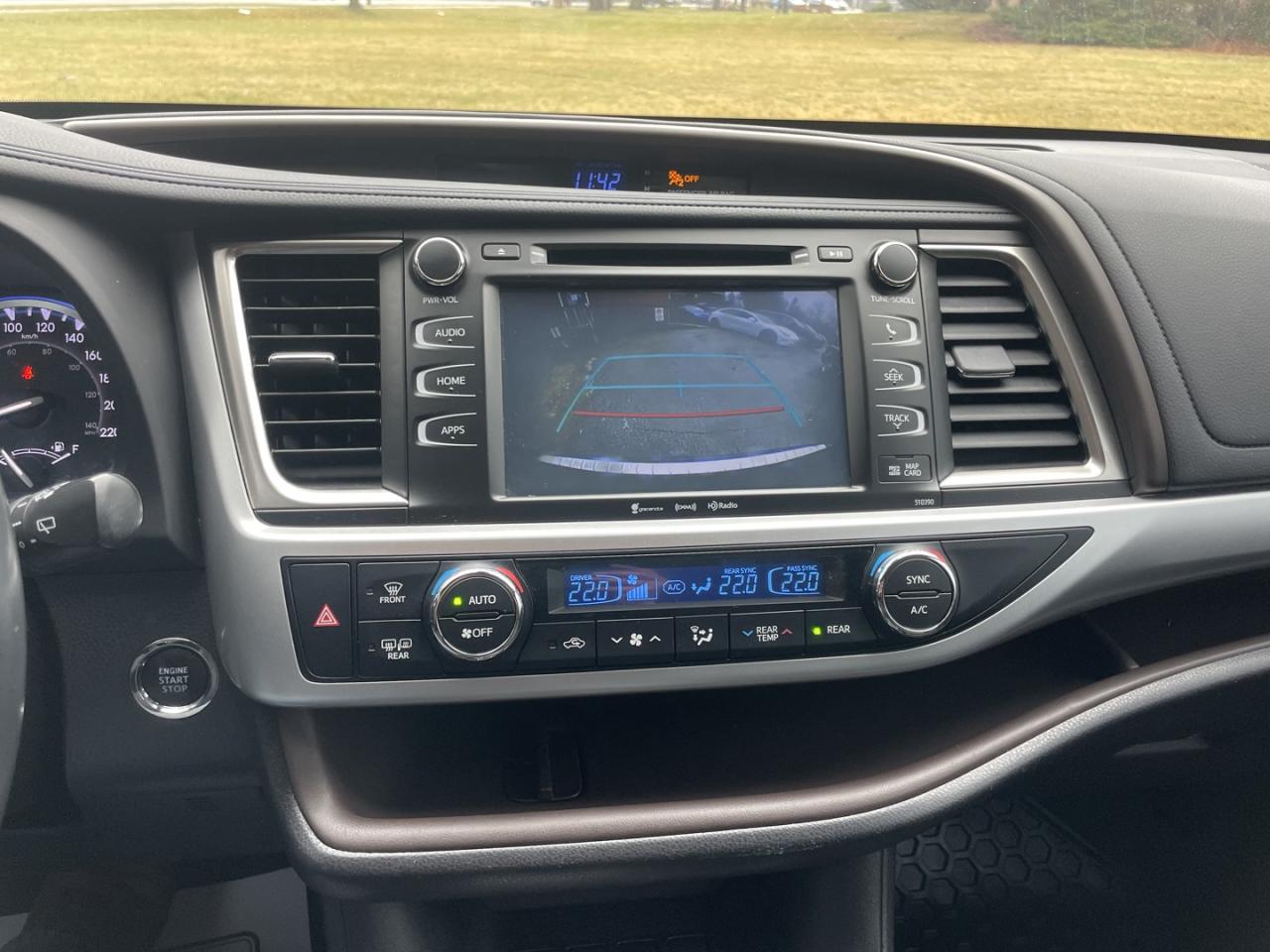 2019 Toyota Highlander XLE AWD *Nav/Sunroof Photo