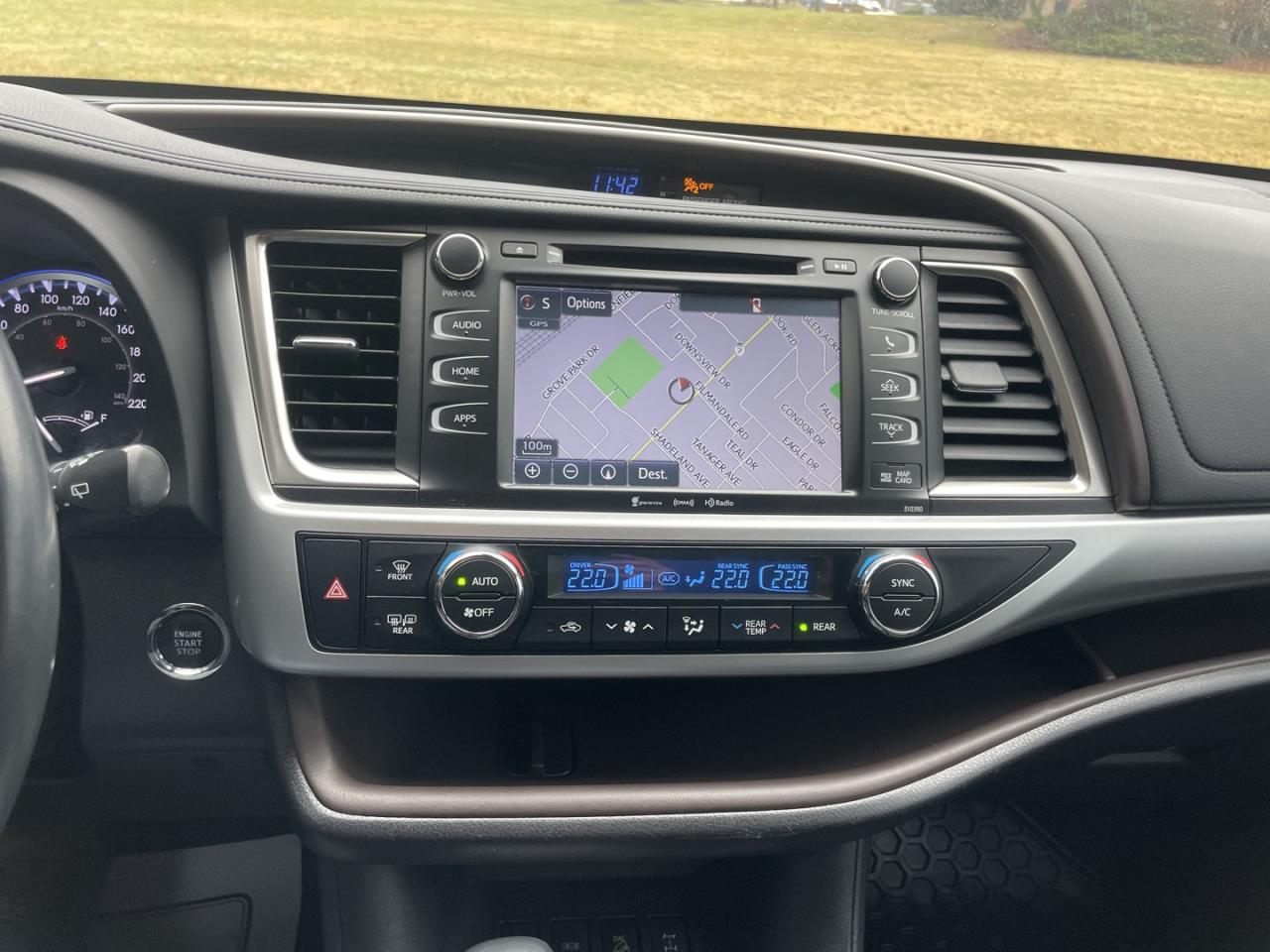 2019 Toyota Highlander XLE AWD *Nav/Sunroof Photo