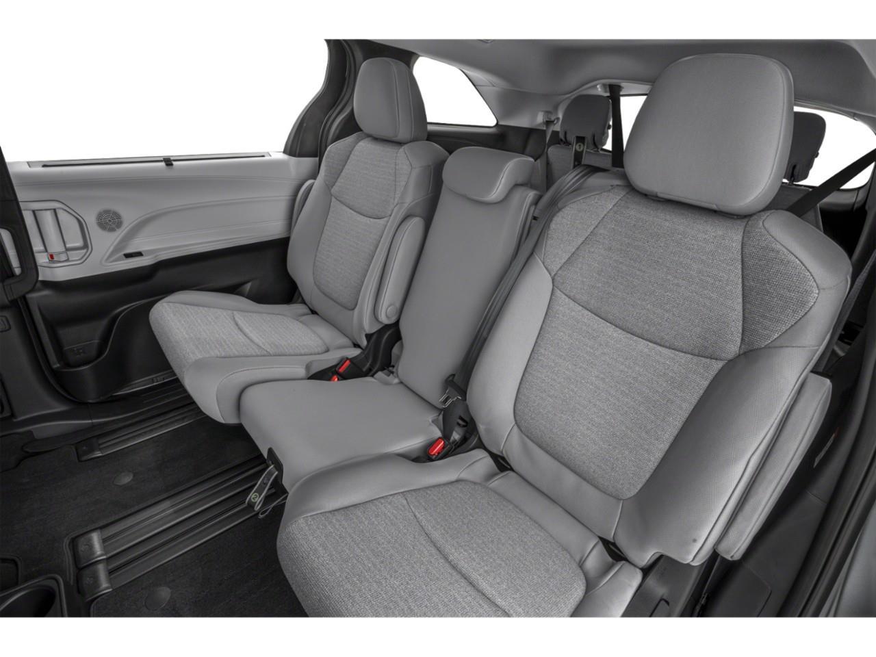 2025 Toyota Sienna LE 8-Passenger Photo