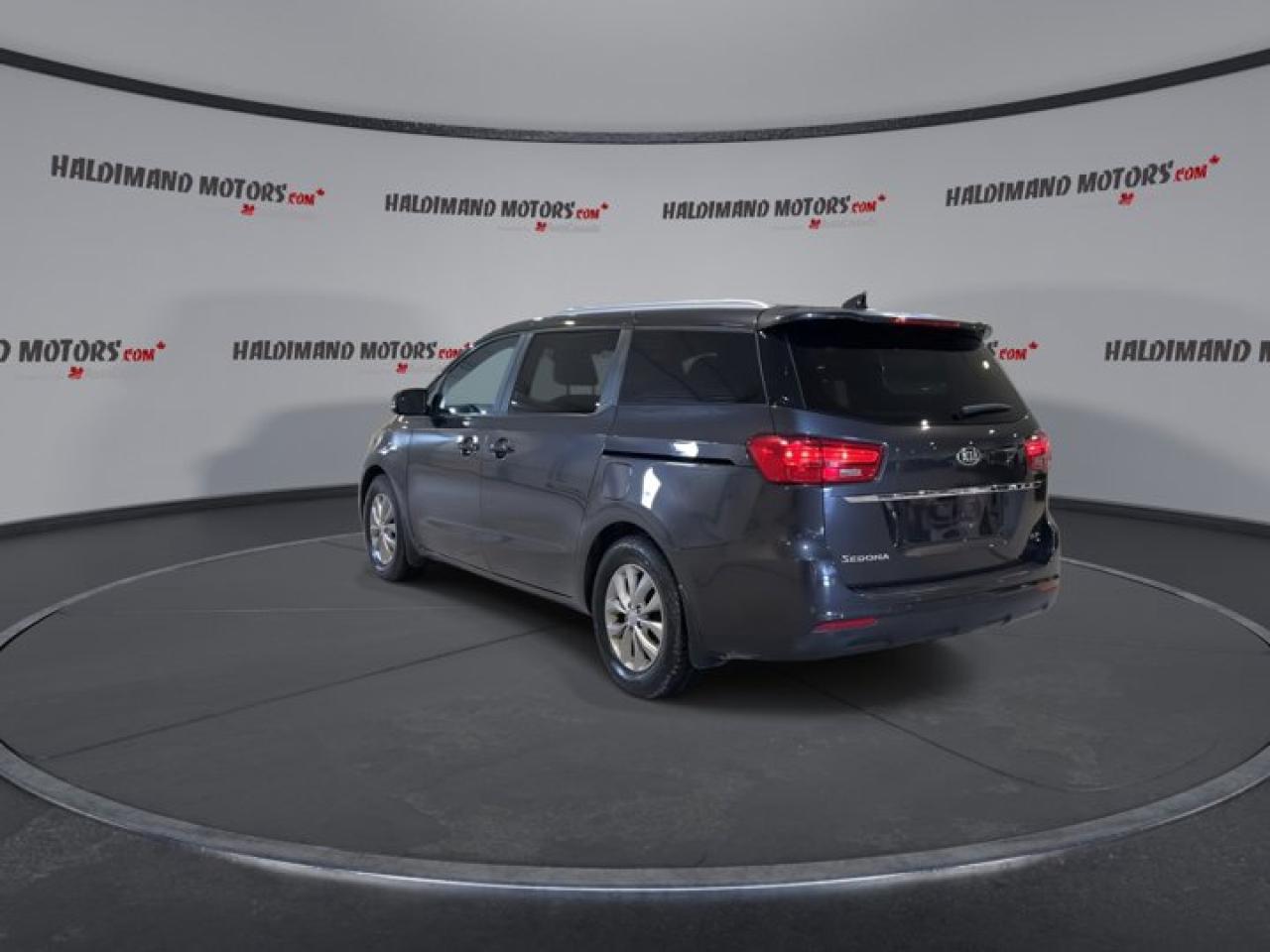 2020 Kia Sedona LX Photo