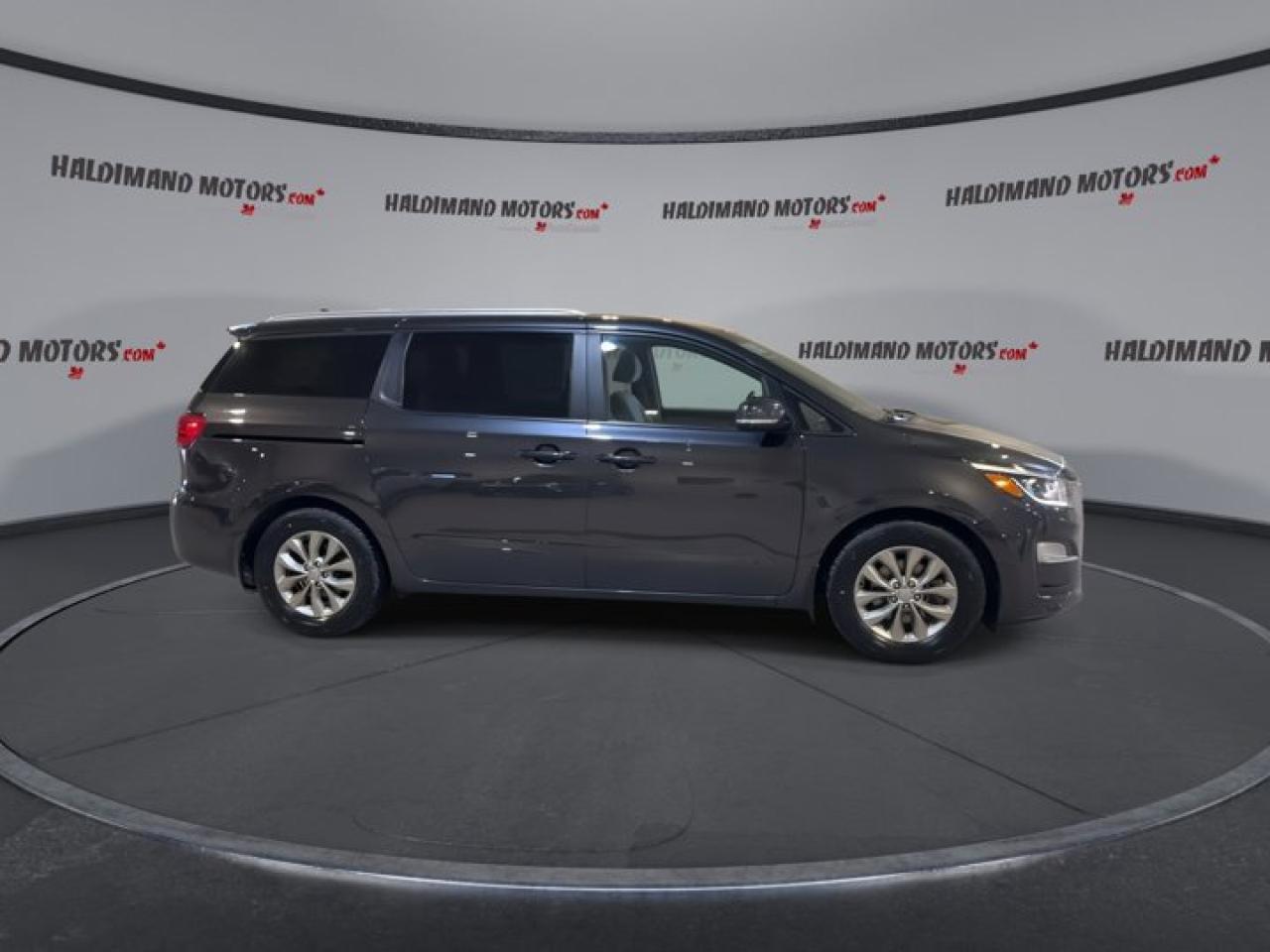 2020 Kia Sedona LX Photo