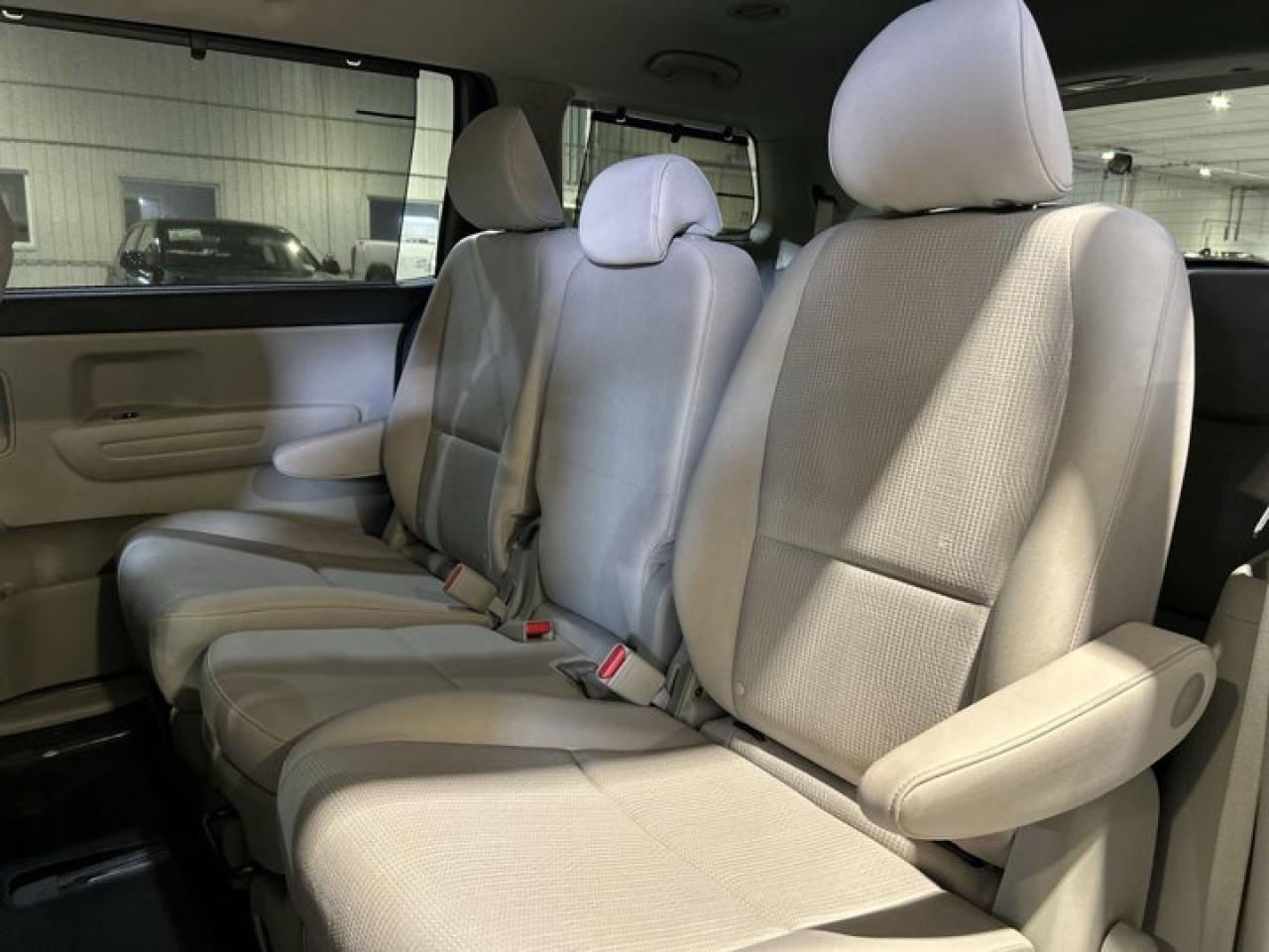 2020 Kia Sedona LX Photo