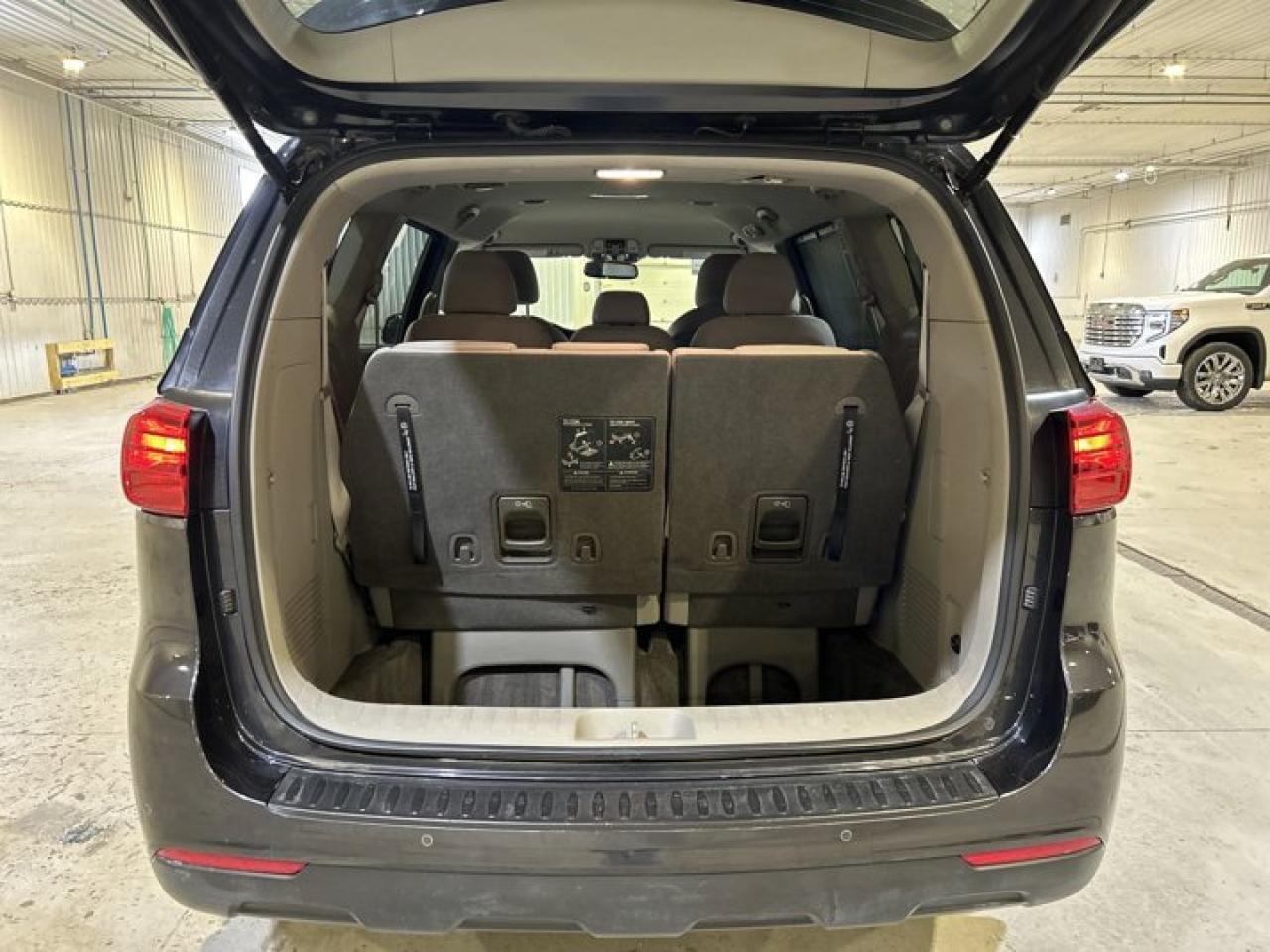 2020 Kia Sedona LX Photo