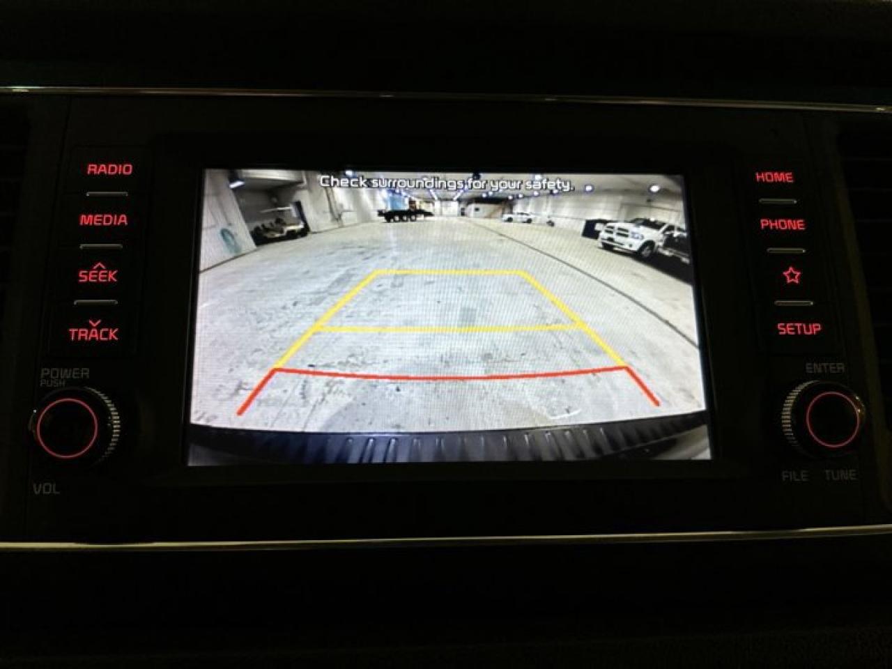 2020 Kia Sedona LX Photo