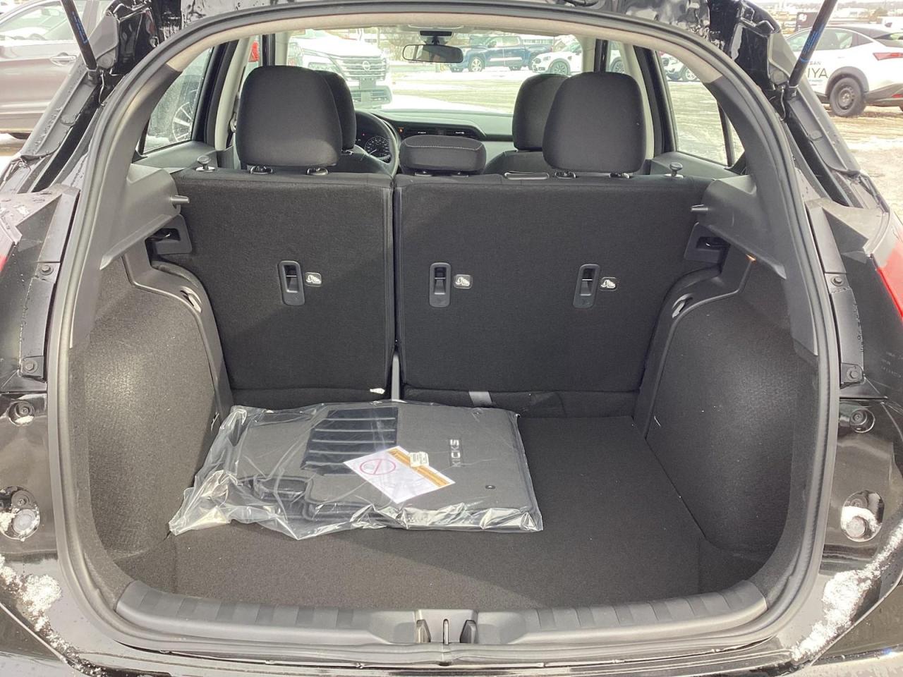 2025 Nissan Kicks Play SV Photo