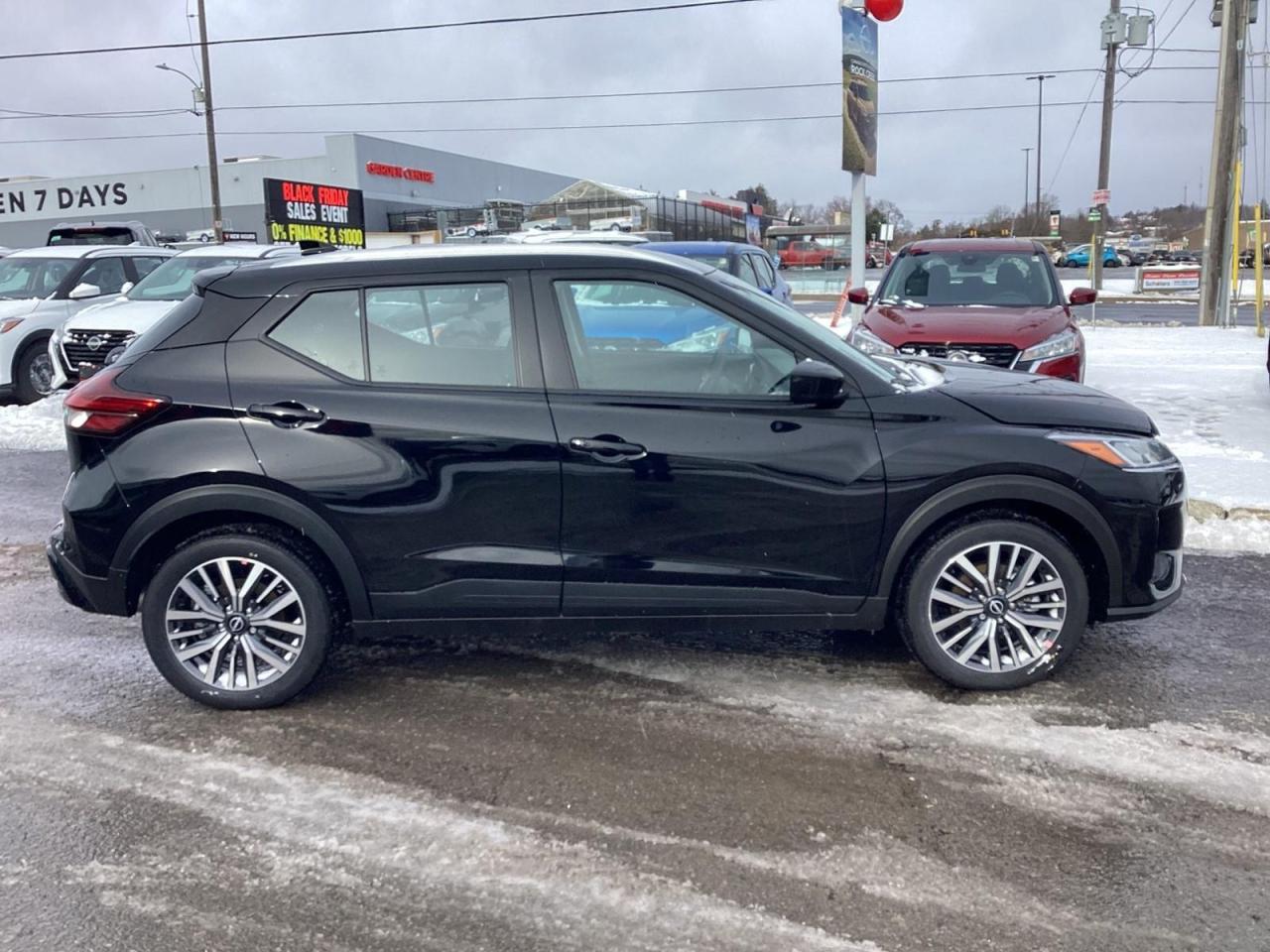 2025 Nissan Kicks Play SV Photo