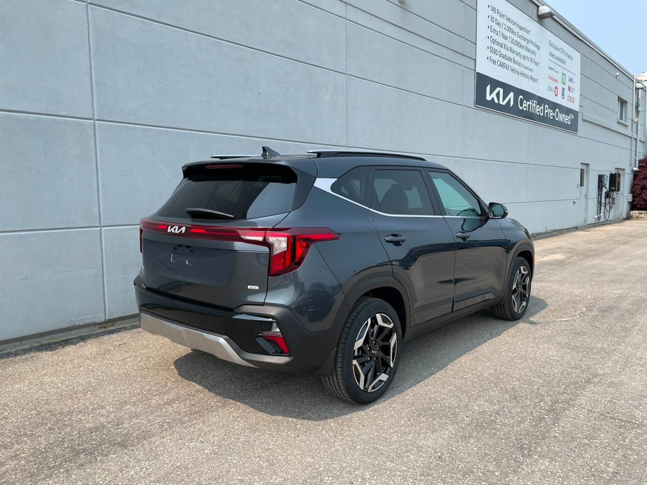 2025 Kia Seltos SX w/Black Interior Used Dealer Demo | Navigation | Sunroof | Sofino Leather | Head-Up Display | Bose® Sound System | 18" Wheels Photo4