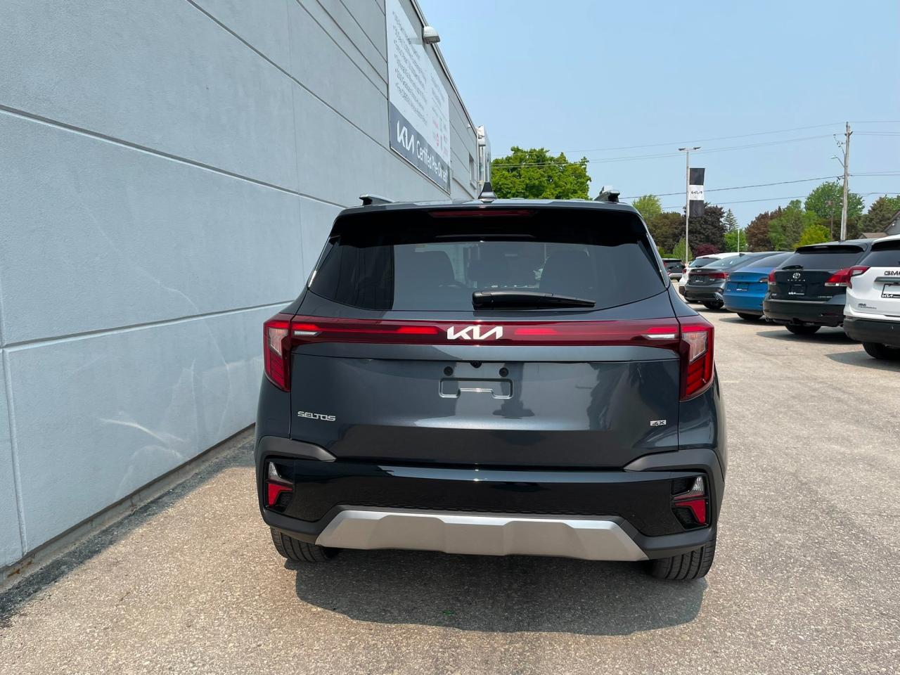 2025 Kia Seltos SX w/Black Interior Used Dealer Demo | Navigation | Sunroof | Sofino Leather | Head-Up Display | Bose® Sound System | 18" Wheels Photo