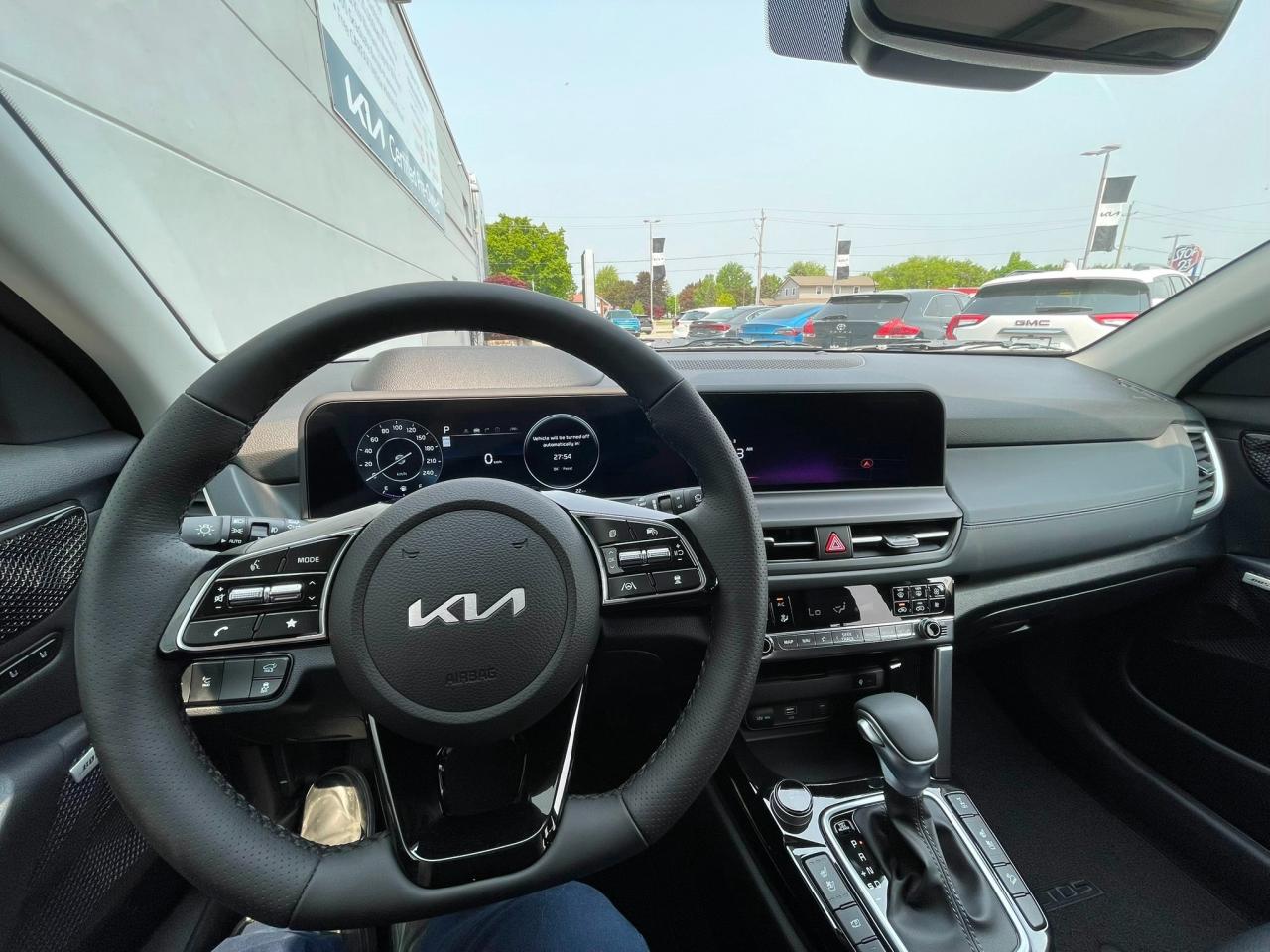 2025 Kia Seltos SX w/Black Interior Used Dealer Demo | Navigation | Sunroof | Sofino Leather | Head-Up Display | Bose® Sound System | 18" Wheels Photo