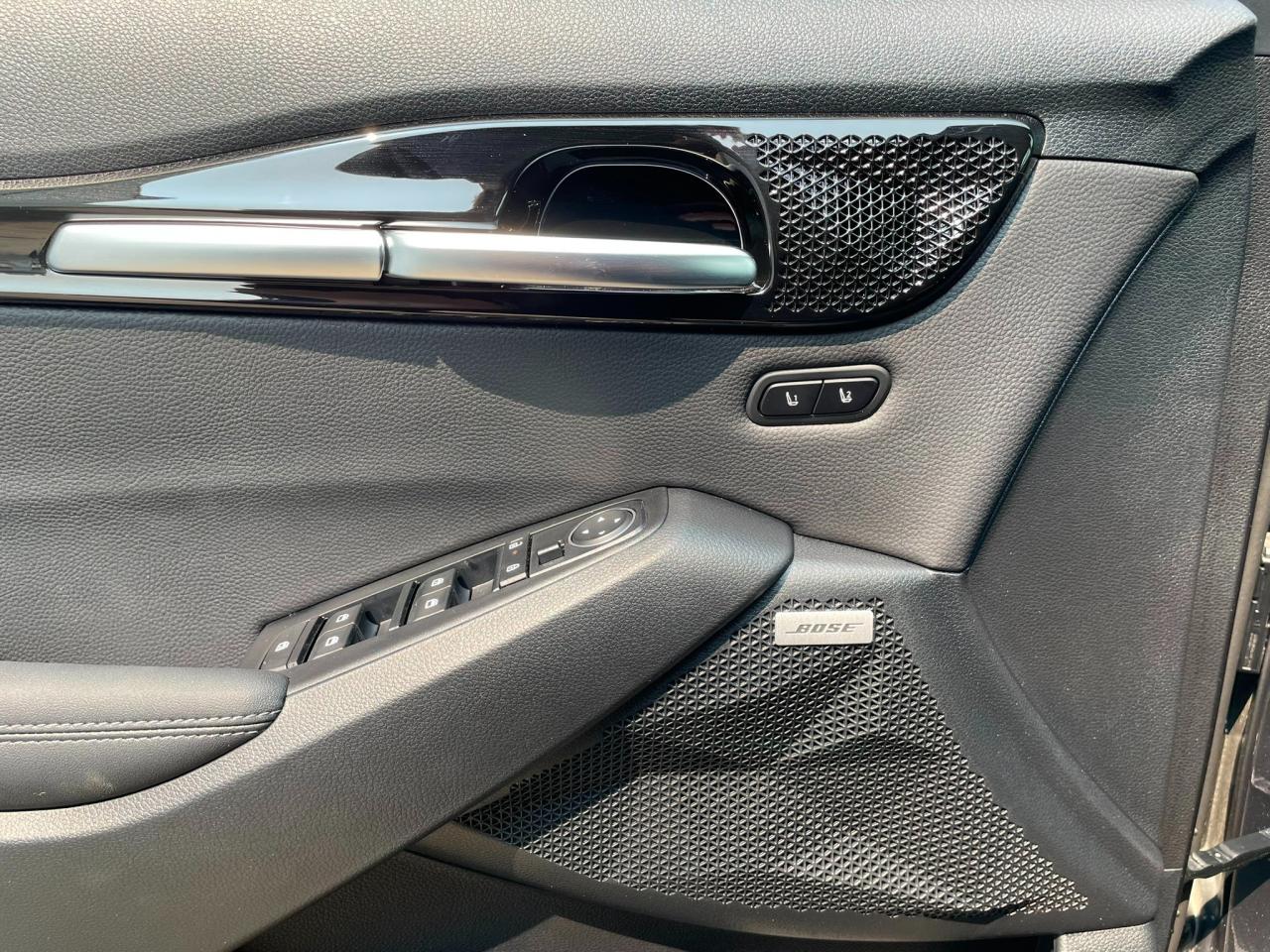 2025 Kia Seltos SX w/Black Interior Used Dealer Demo | Navigation | Sunroof | Sofino Leather | Head-Up Display | Bose® Sound System | 18" Wheels Photo