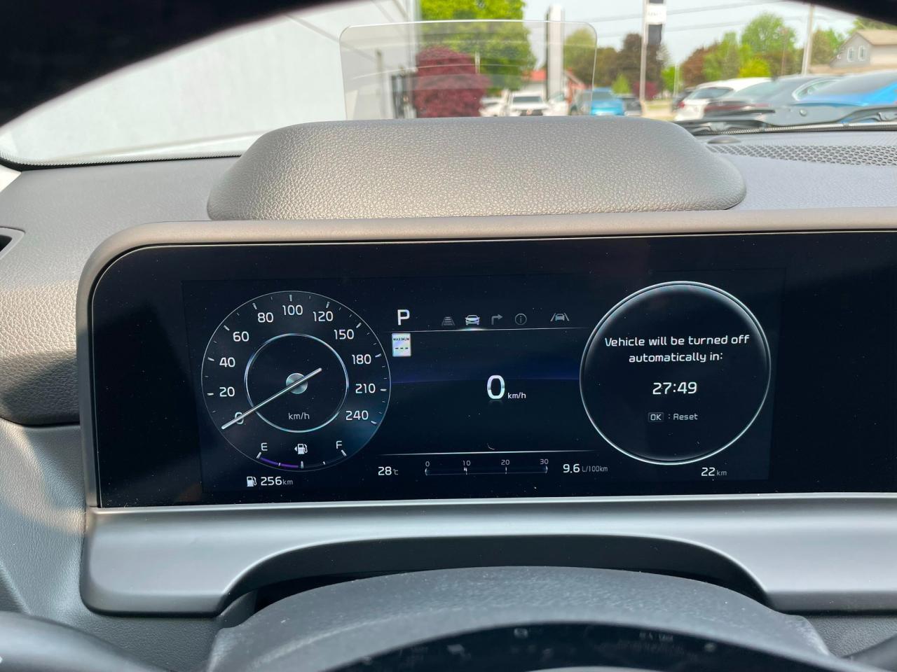 2025 Kia Seltos SX w/Black Interior Used Dealer Demo | Navigation | Sunroof | Sofino Leather | Head-Up Display | Bose® Sound System | 18" Wheels Photo