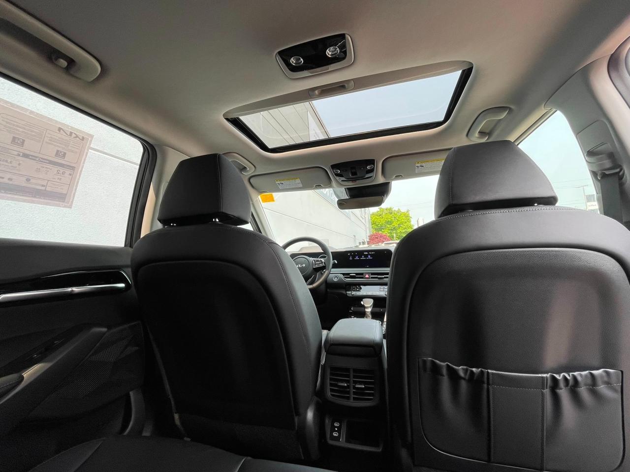 2025 Kia Seltos SX w/Black Interior Used Dealer Demo | Navigation | Sunroof | Sofino Leather | Head-Up Display | Bose® Sound System | 18" Wheels Photo