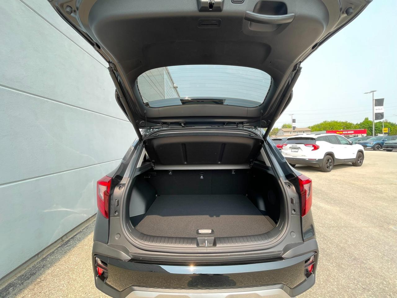 2025 Kia Seltos SX w/Black Interior Used Dealer Demo | Navigation | Sunroof | Sofino Leather | Head-Up Display | Bose® Sound System | 18" Wheels Photo