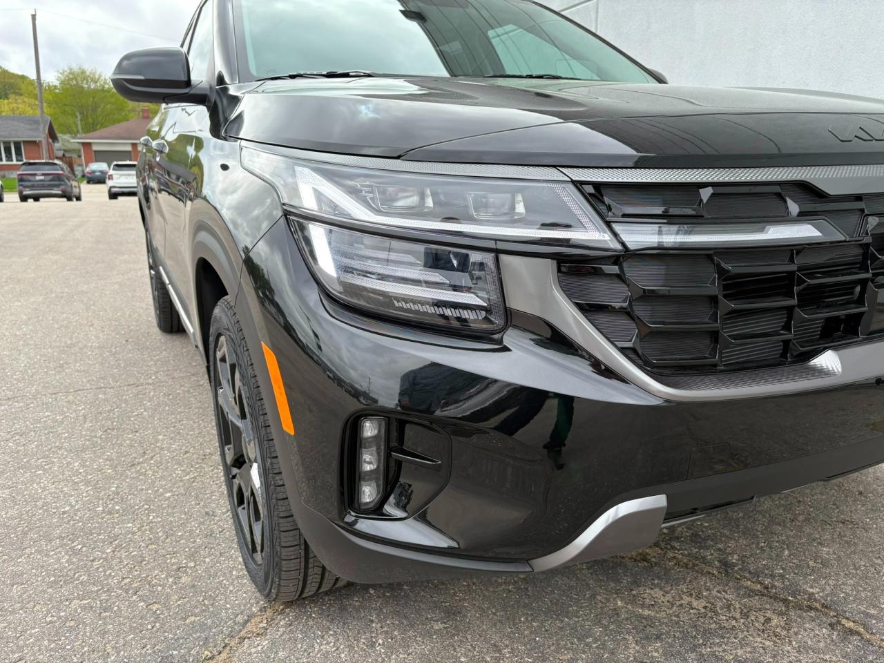 2025 Kia Seltos X-Line Used Dealer Demo | Navigation | Sunroof | Sofino Leather | Head-Up Display | Bose® Sound System | 18" Wheels Photo3