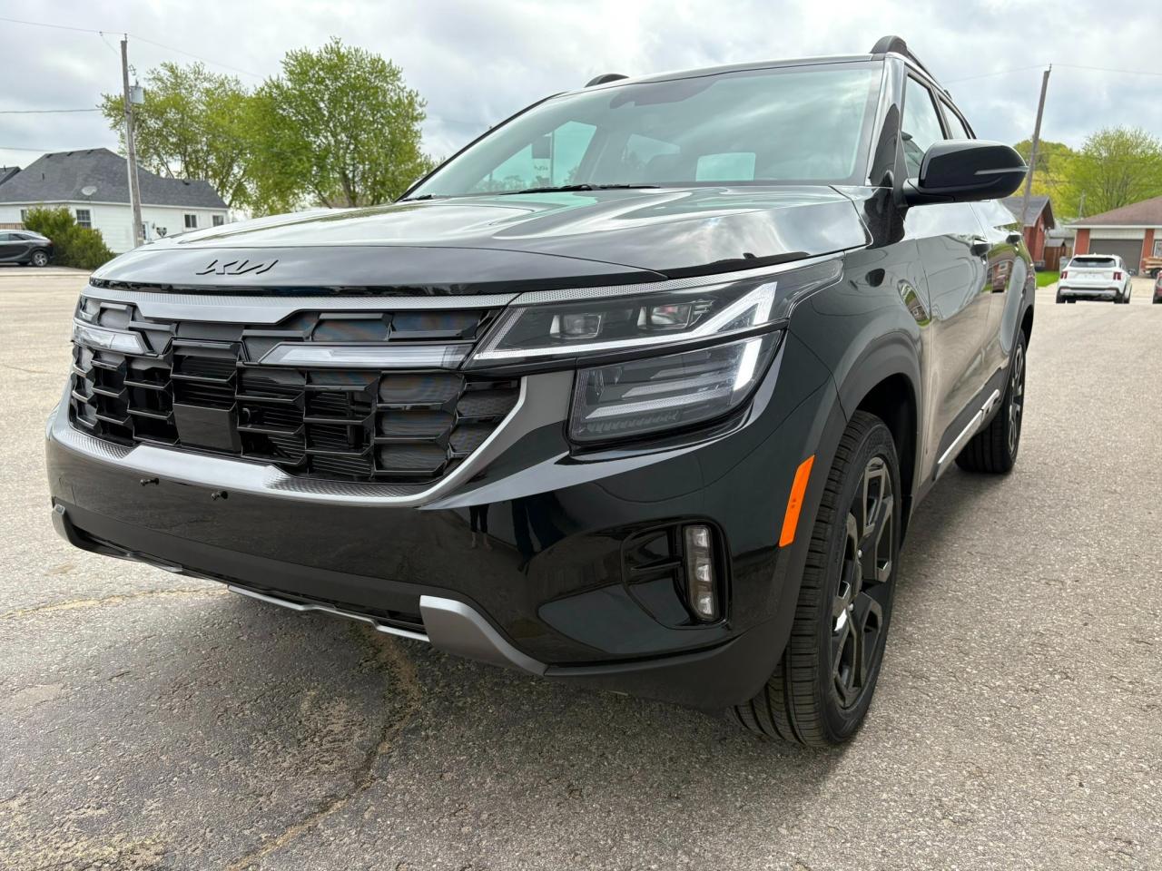 2025 Kia Seltos X-Line Used Dealer Demo | Navigation | Sunroof | Sofino Leather | Head-Up Display | Bose® Sound System | 18" Wheels Photo