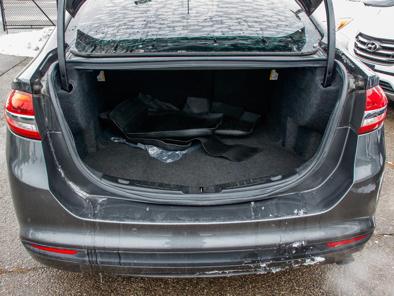 2018 Ford Fusion SE FWD | CLEAN TITLE | Photo