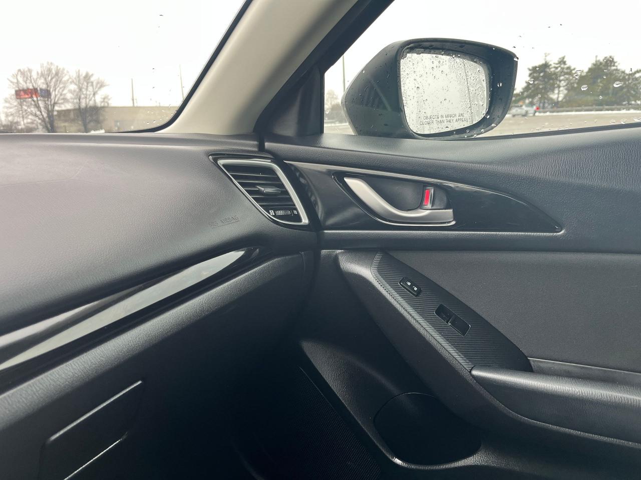 2014 Mazda MAZDA3 4dr Sdn Auto GS-SKY Photo