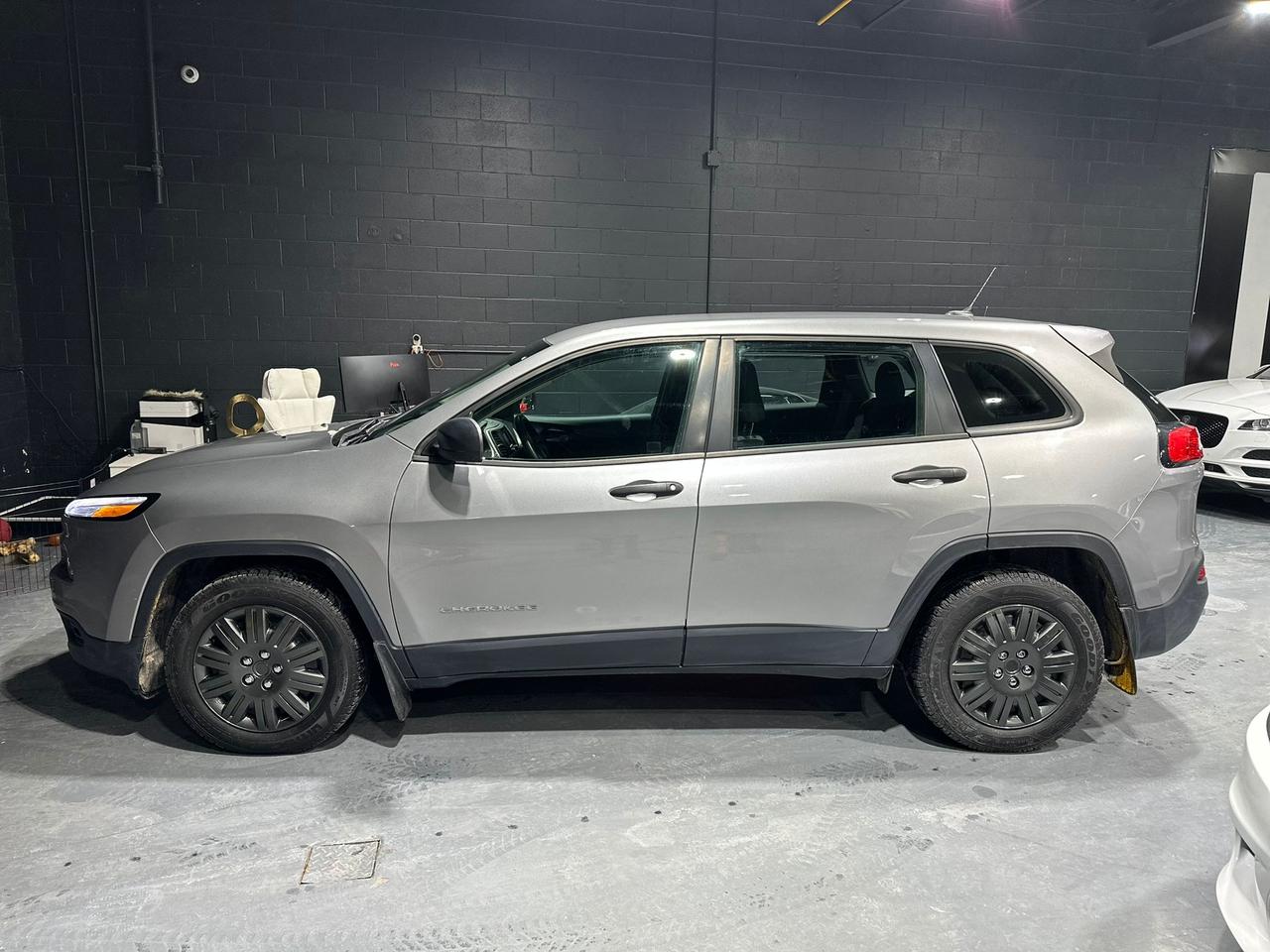 2015 Jeep Cherokee Sport - Photo #3