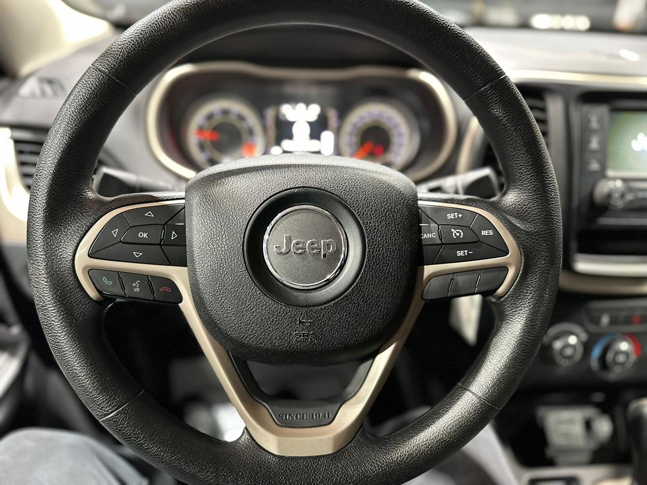2015 Jeep Cherokee Sport - Photo #12
