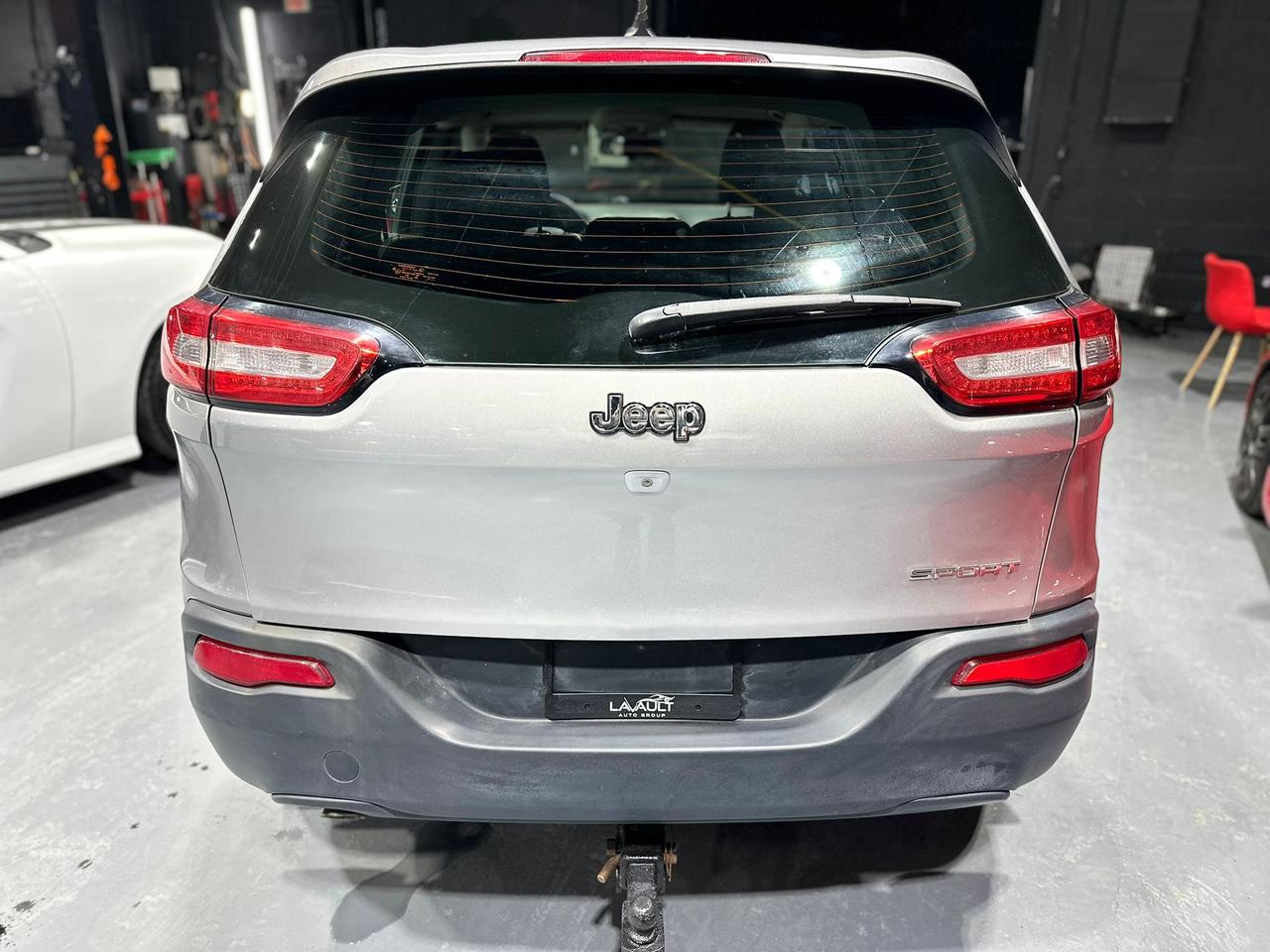 2015 Jeep Cherokee Sport - Photo #4