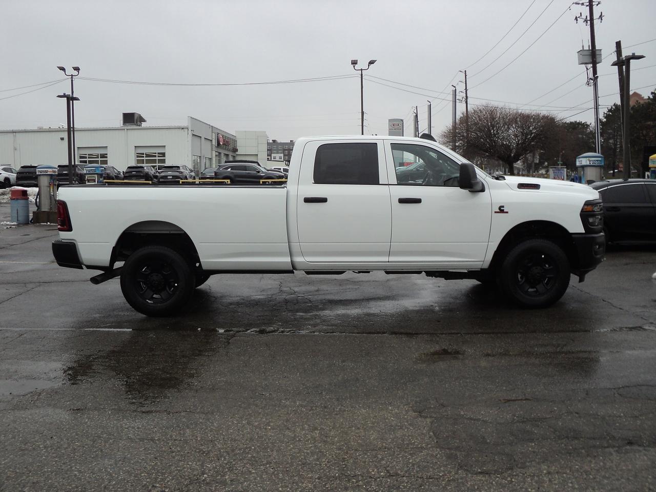 2025 RAM 3500 Tradesman CrewCab 4x4 6.7L6cylTurboDiesel 8' Box Photo3