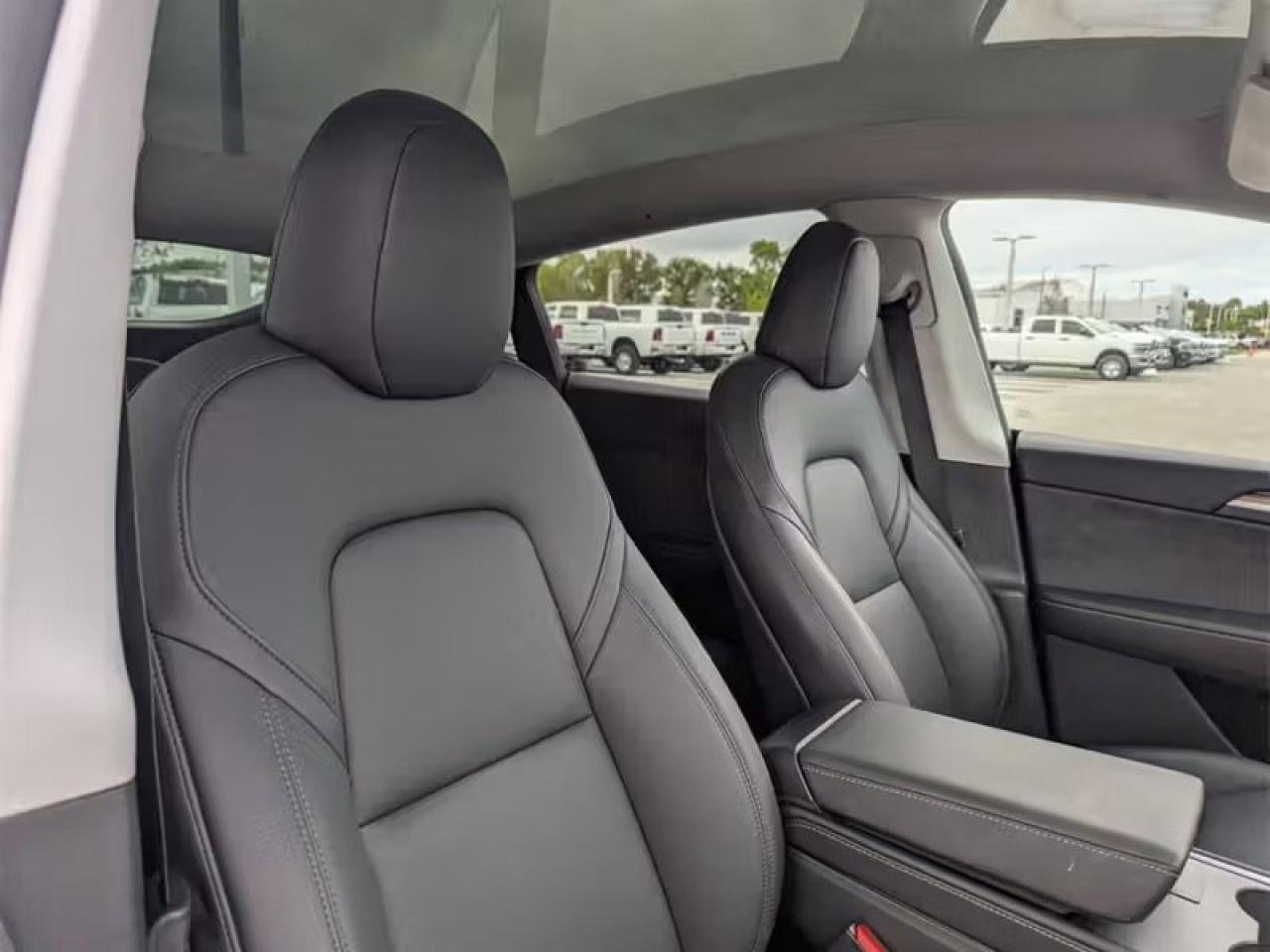 2025 Tesla Model Y LONG RANGE Photo