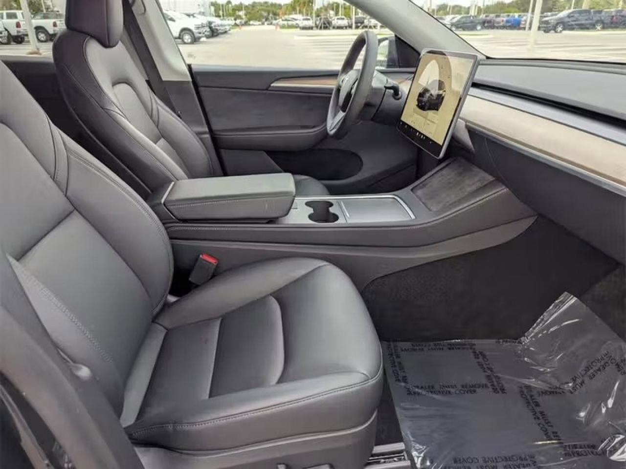 2025 Tesla Model Y LONG RANGE Photo