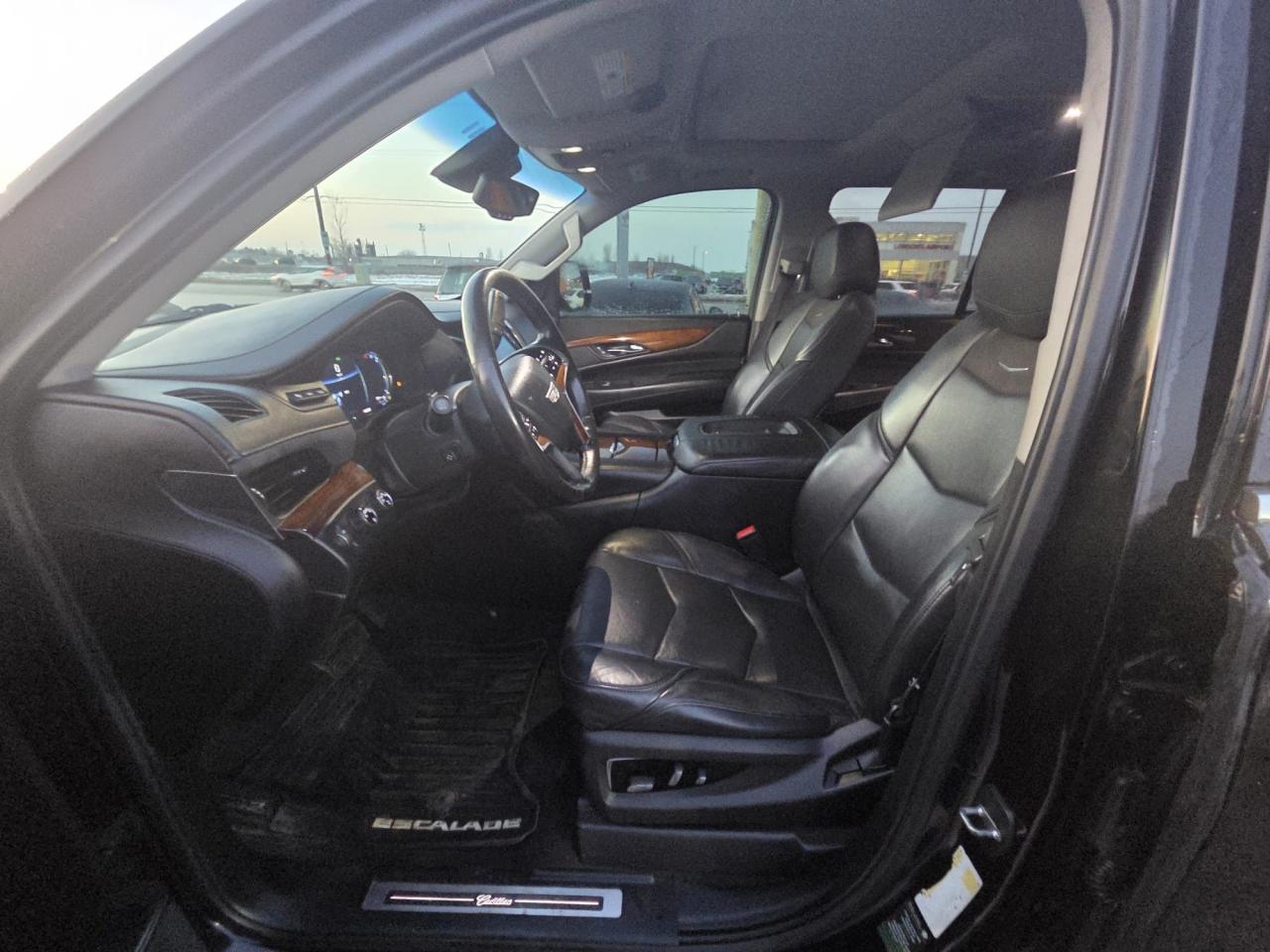 2016 Cadillac Escalade PREMIUM, SHORT BASE, NAVI, DVD, AS IS SPECIAL Photo