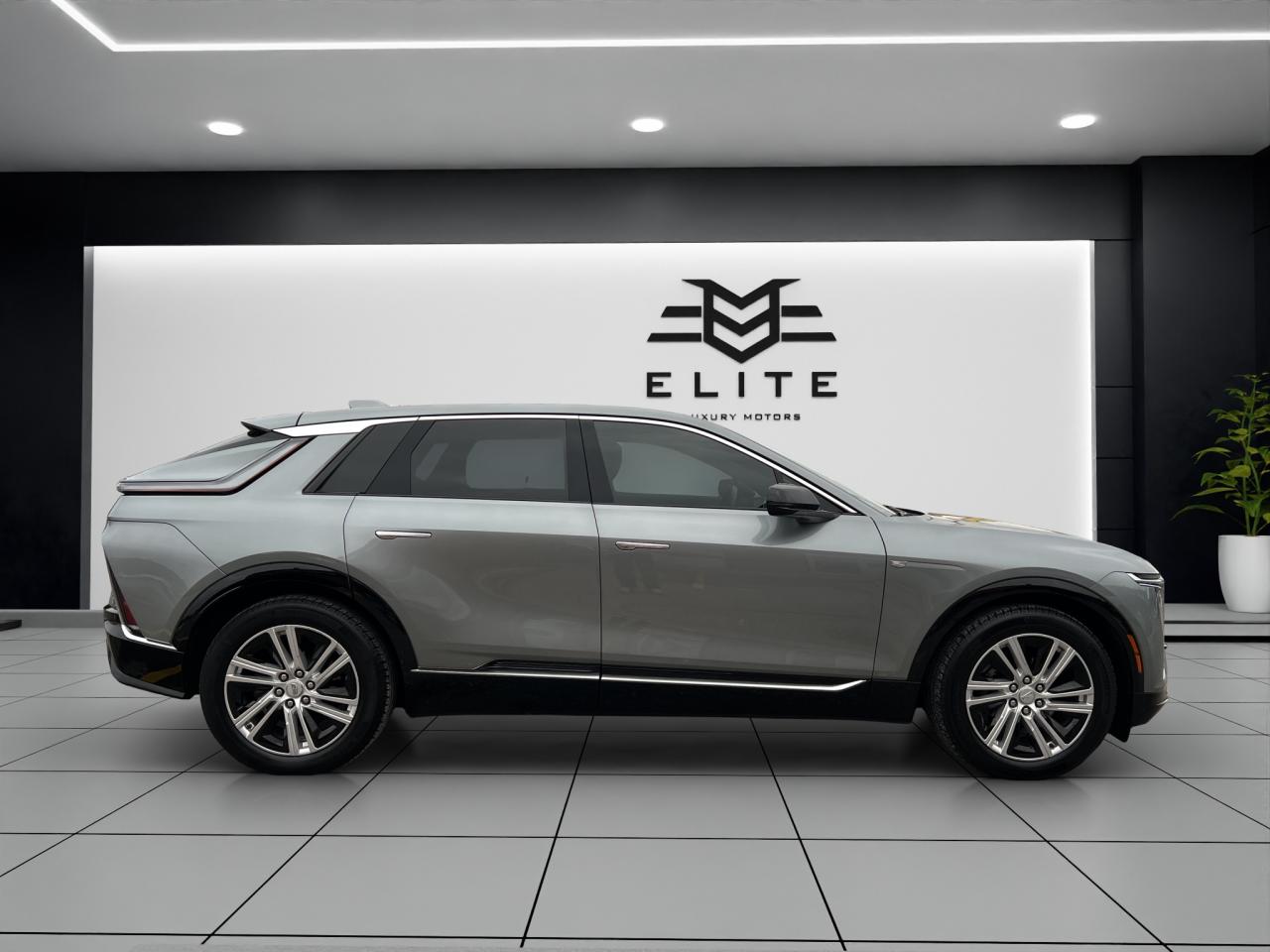 2024 Cadillac LYRIQ TECH - 12,000KMS - LEATHER - REVERSE CAMERA !!! Photo