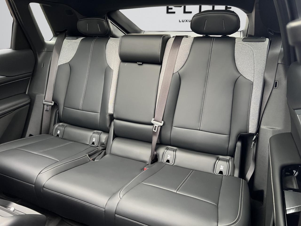 2024 Cadillac LYRIQ TECH - 12,000KMS - LEATHER - REVERSE CAMERA !!! Photo