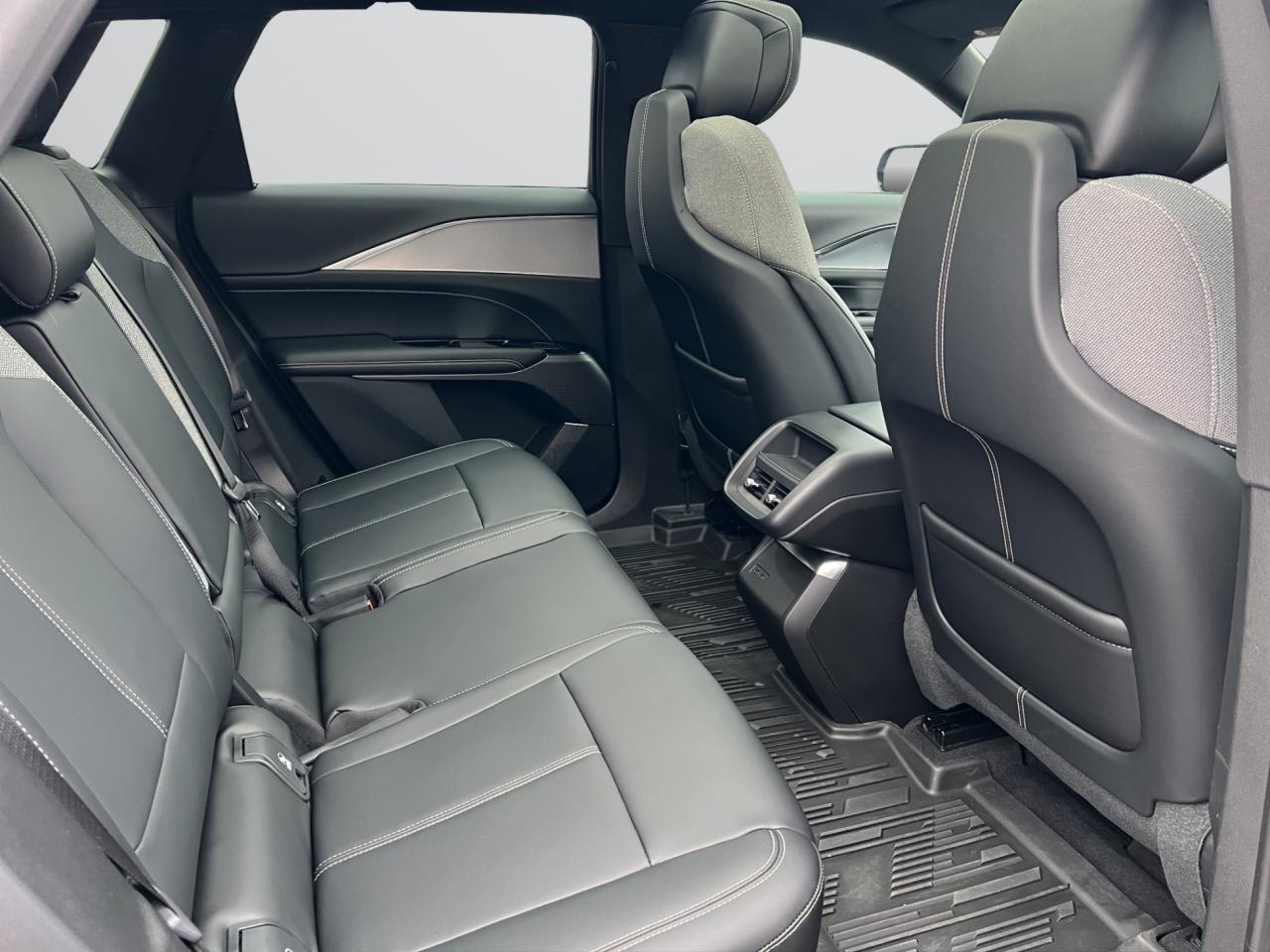 2024 Cadillac LYRIQ TECH - 12,000KMS - LEATHER - REVERSE CAMERA !!! Photo